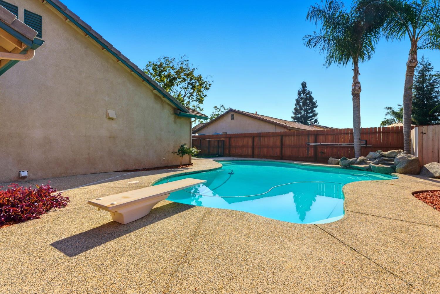 2431 S Cedar St, Visalia, CA 93292