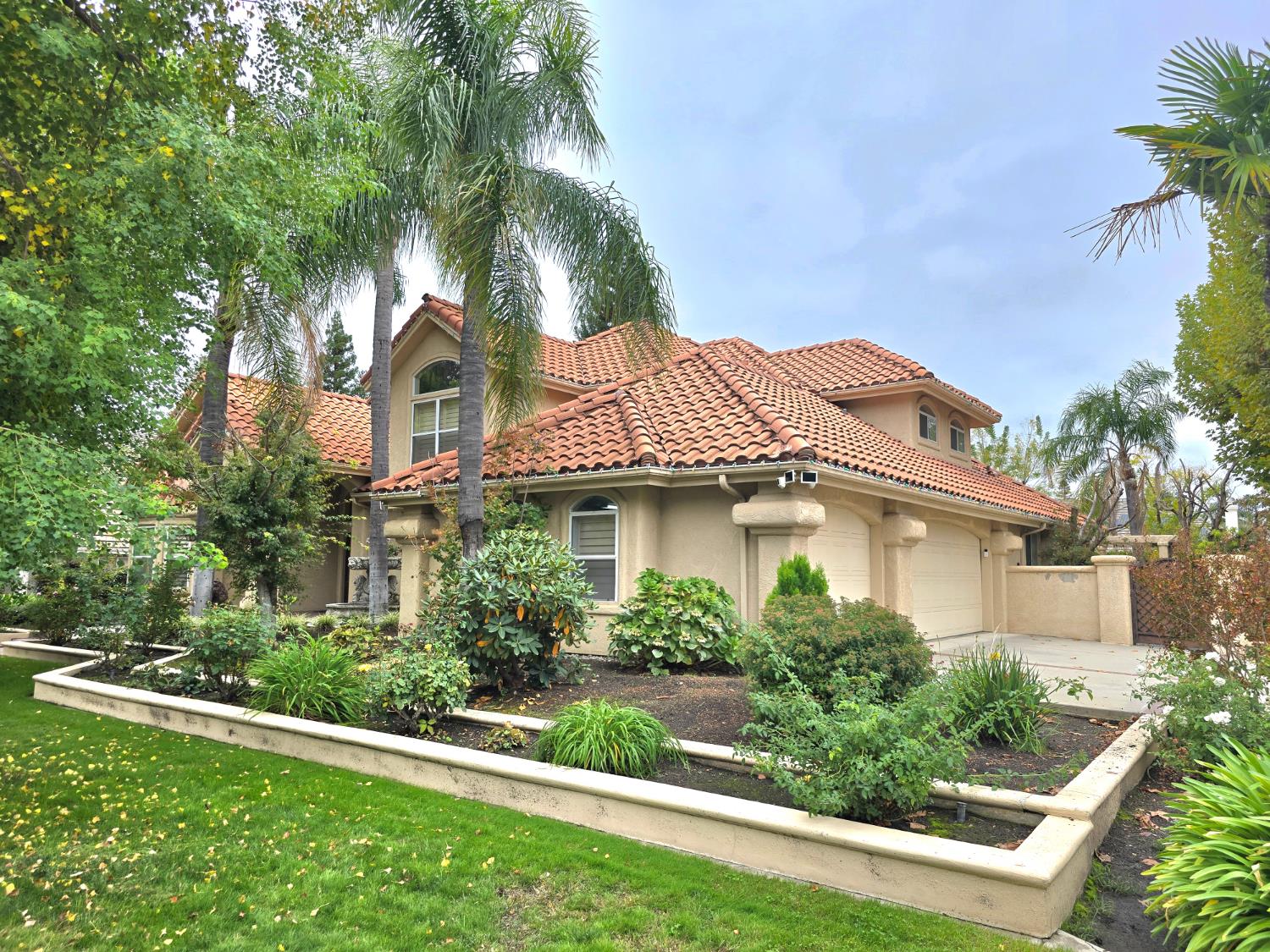 10111 Spanish Bay Dr, Fresno, CA 93720