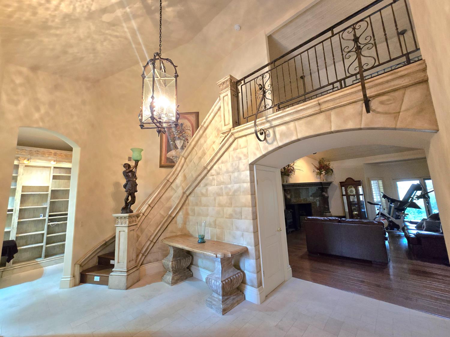 10111 Spanish Bay Dr, Fresno, CA 93720