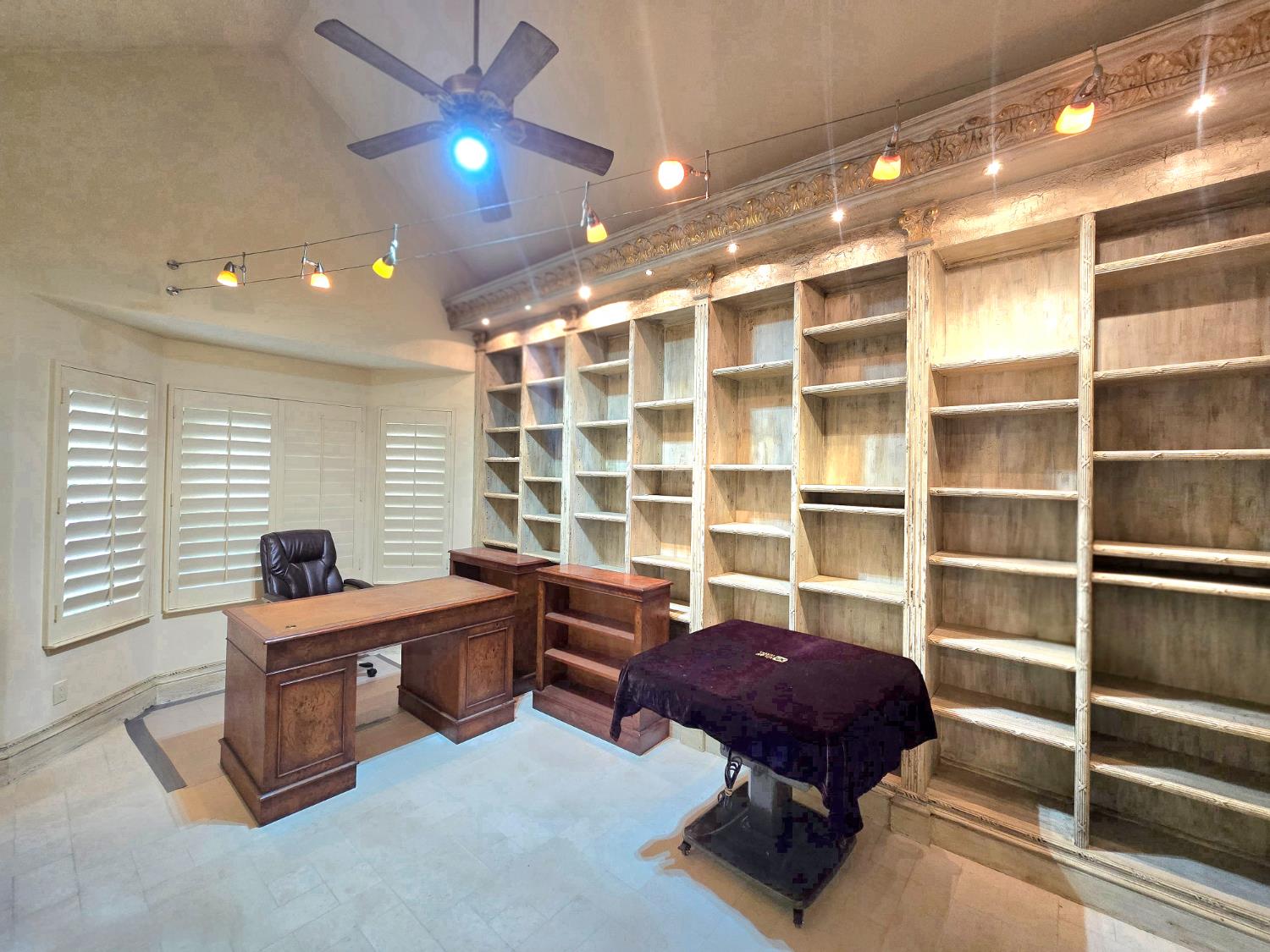 10111 Spanish Bay Dr, Fresno, CA 93720