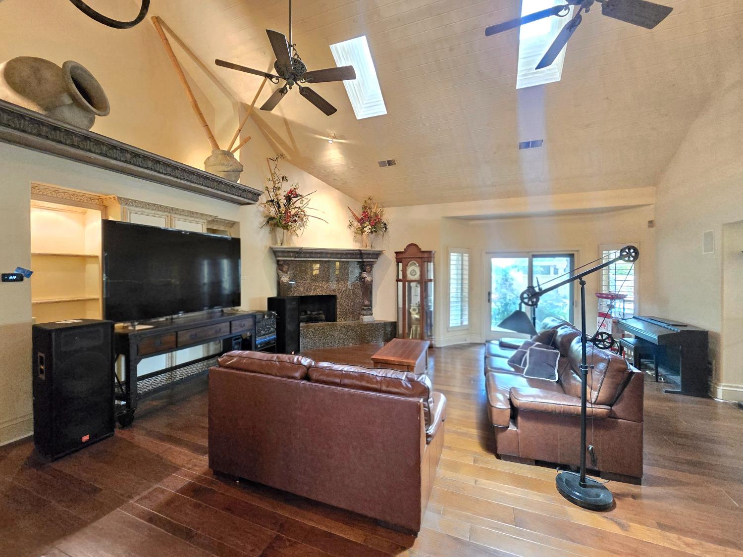 10111 Spanish Bay Dr, Fresno, CA 93720