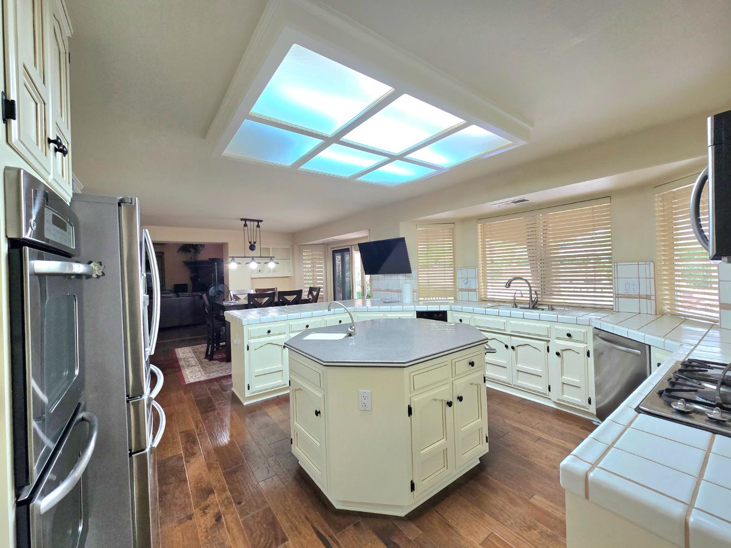 10111 Spanish Bay Dr, Fresno, CA 93720