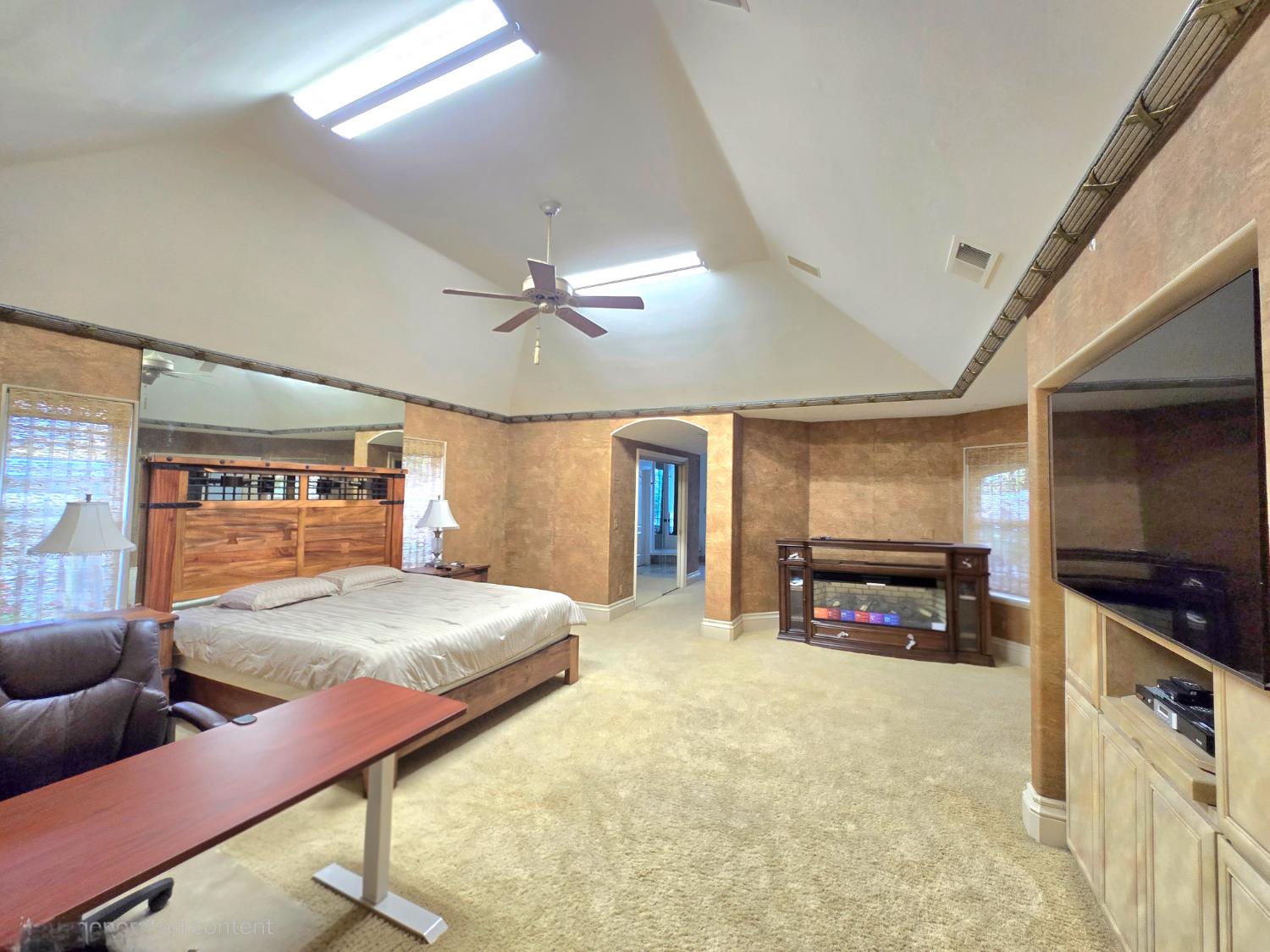 10111 Spanish Bay Dr, Fresno, CA 93720