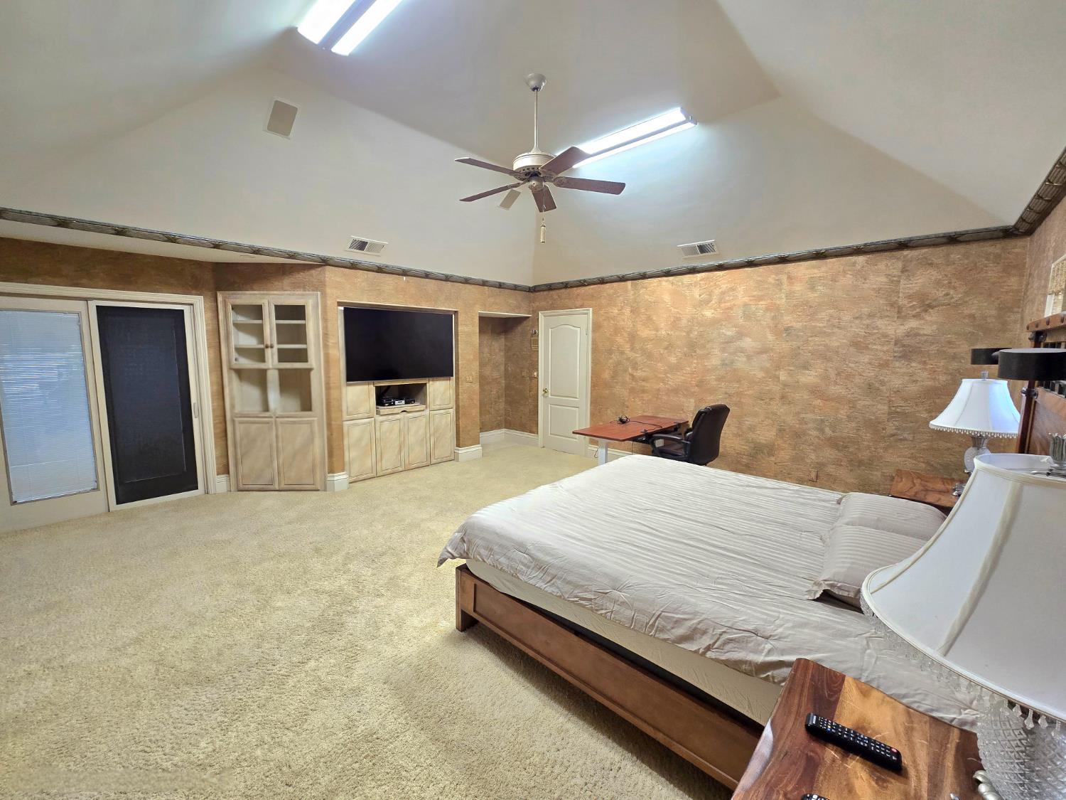 10111 Spanish Bay Dr, Fresno, CA 93720