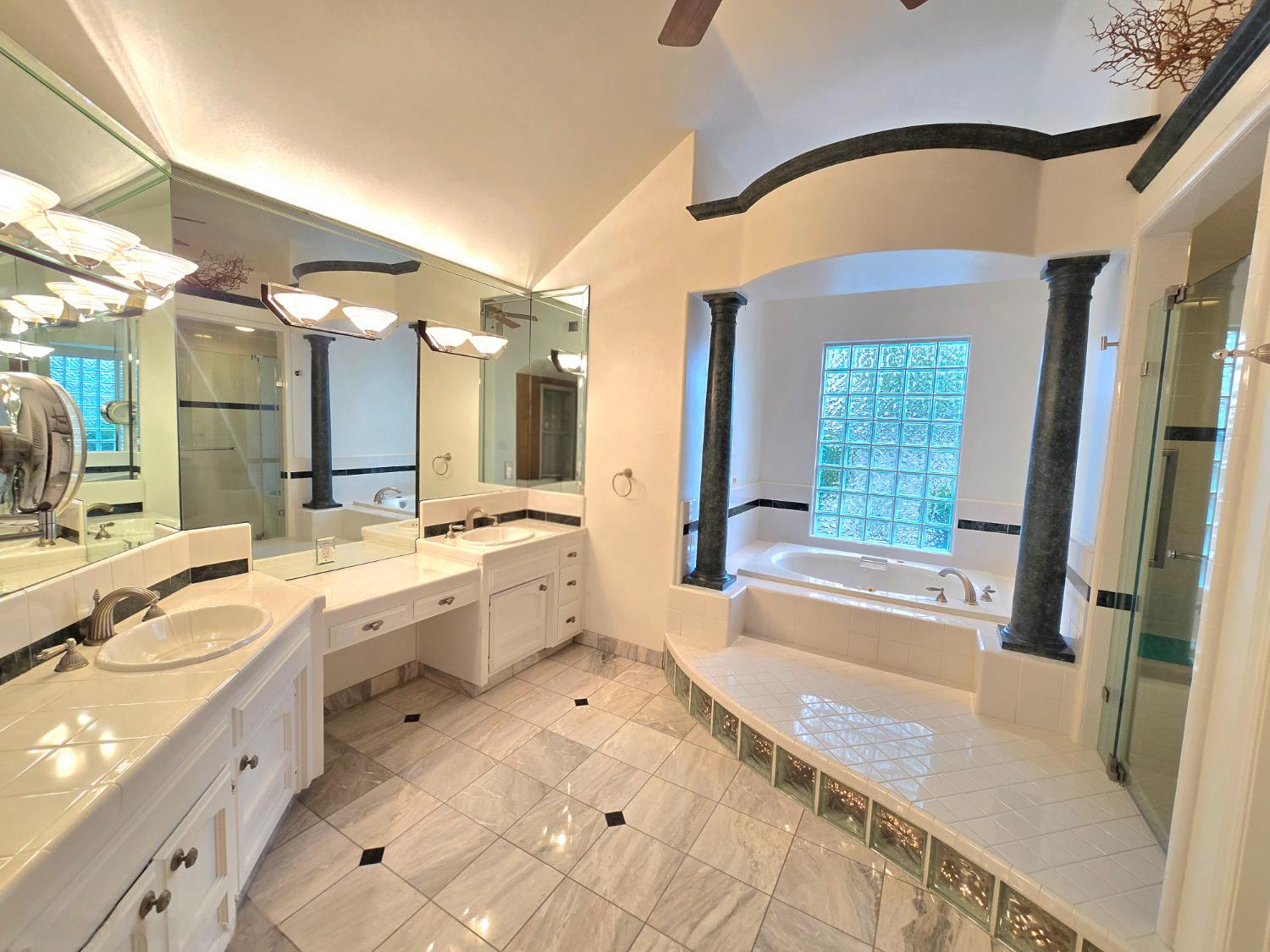 10111 Spanish Bay Dr, Fresno, CA 93720