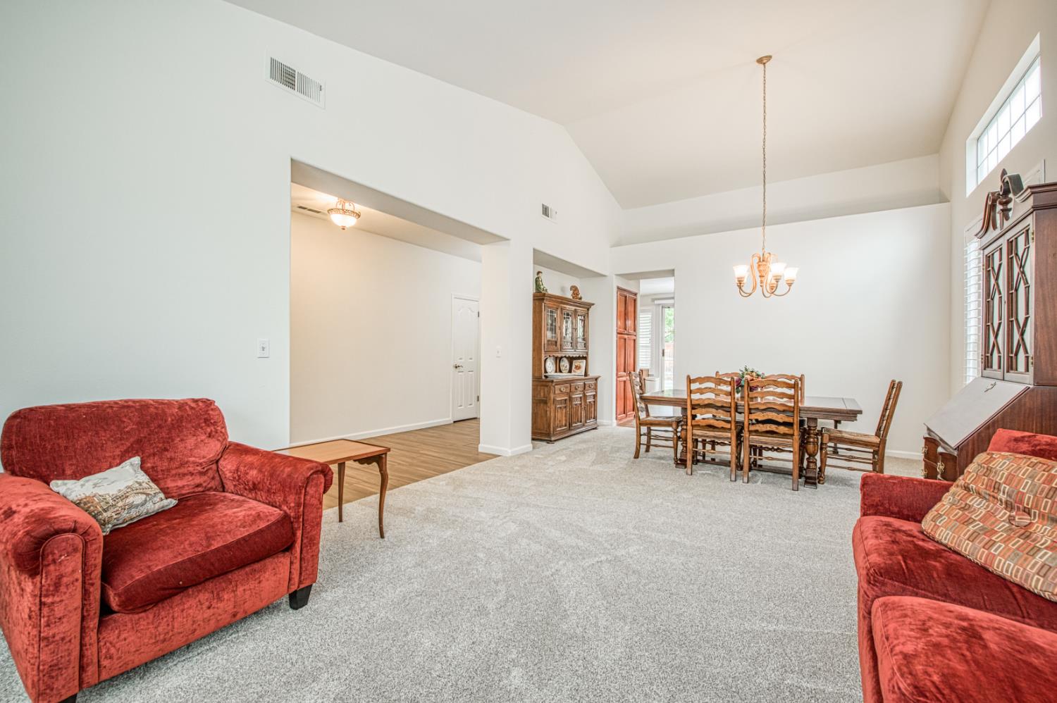 7285 N Cecelia Ave, Fresno, CA 93722