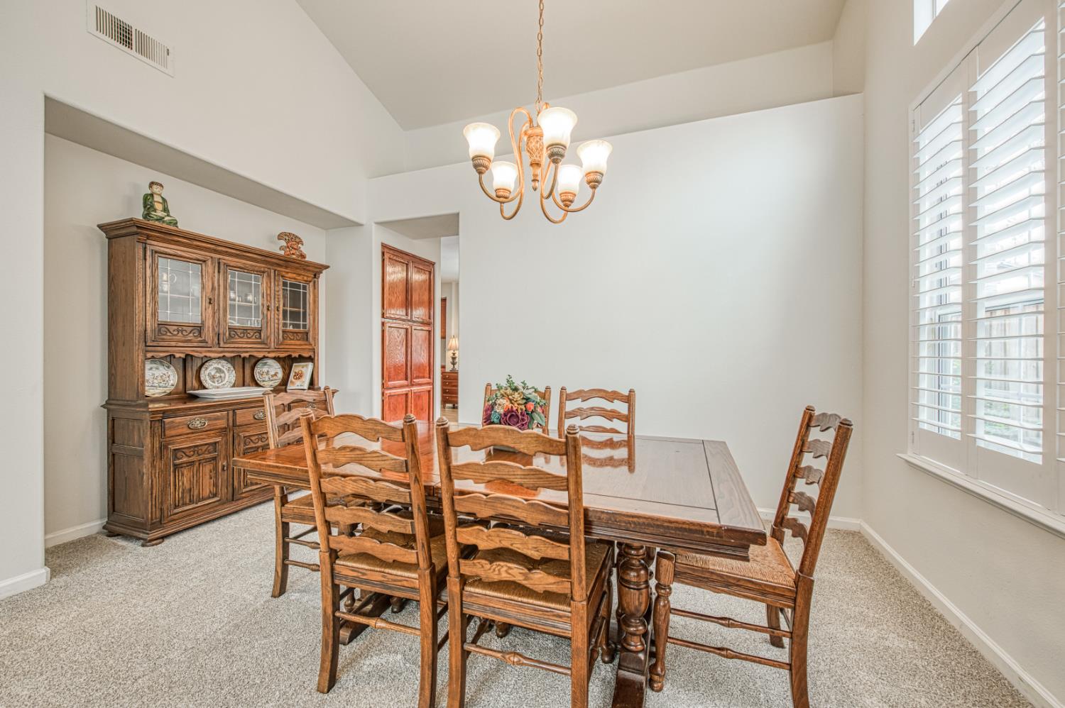 7285 N Cecelia Ave, Fresno, CA 93722