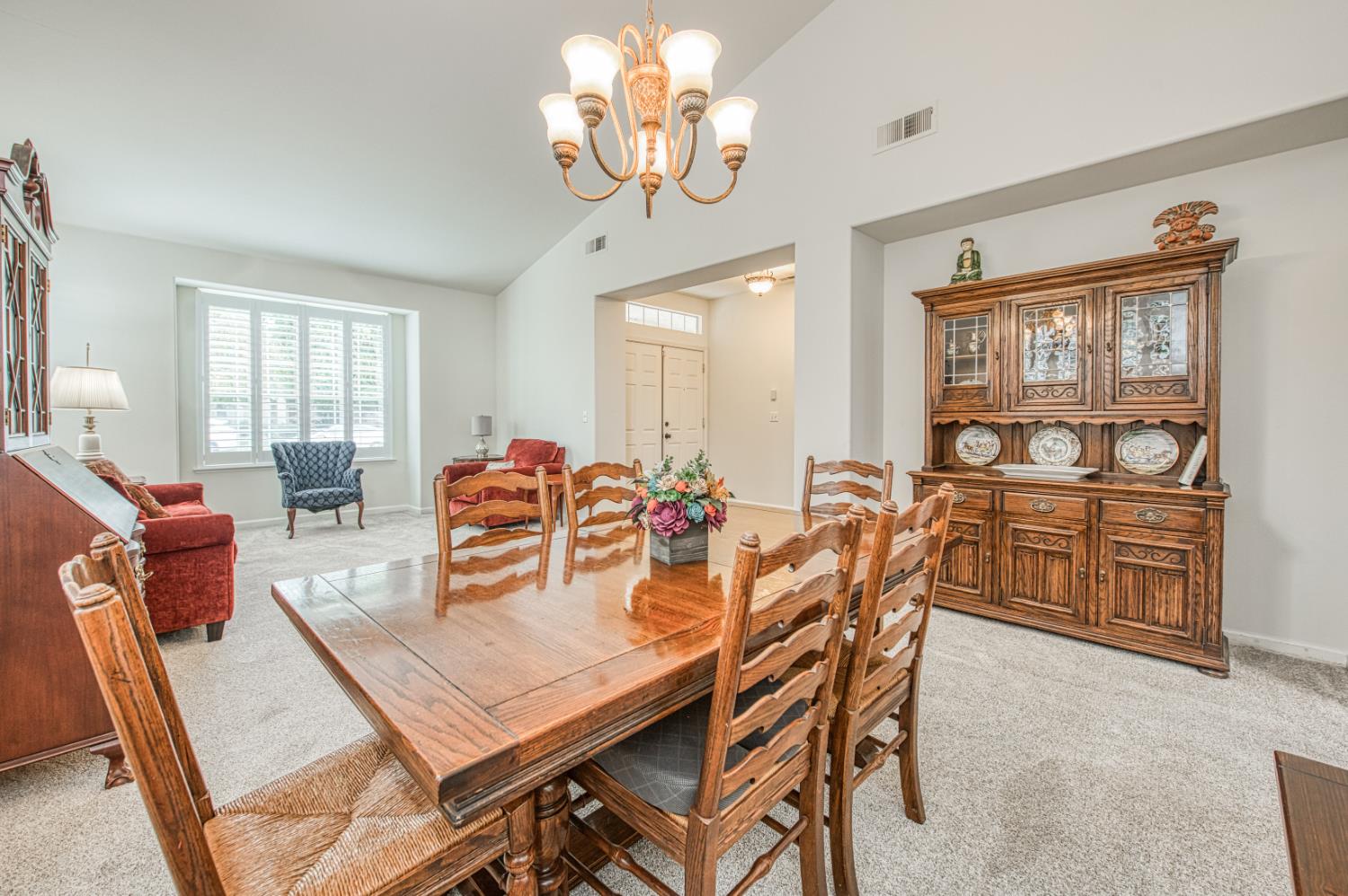 7285 N Cecelia Ave, Fresno, CA 93722