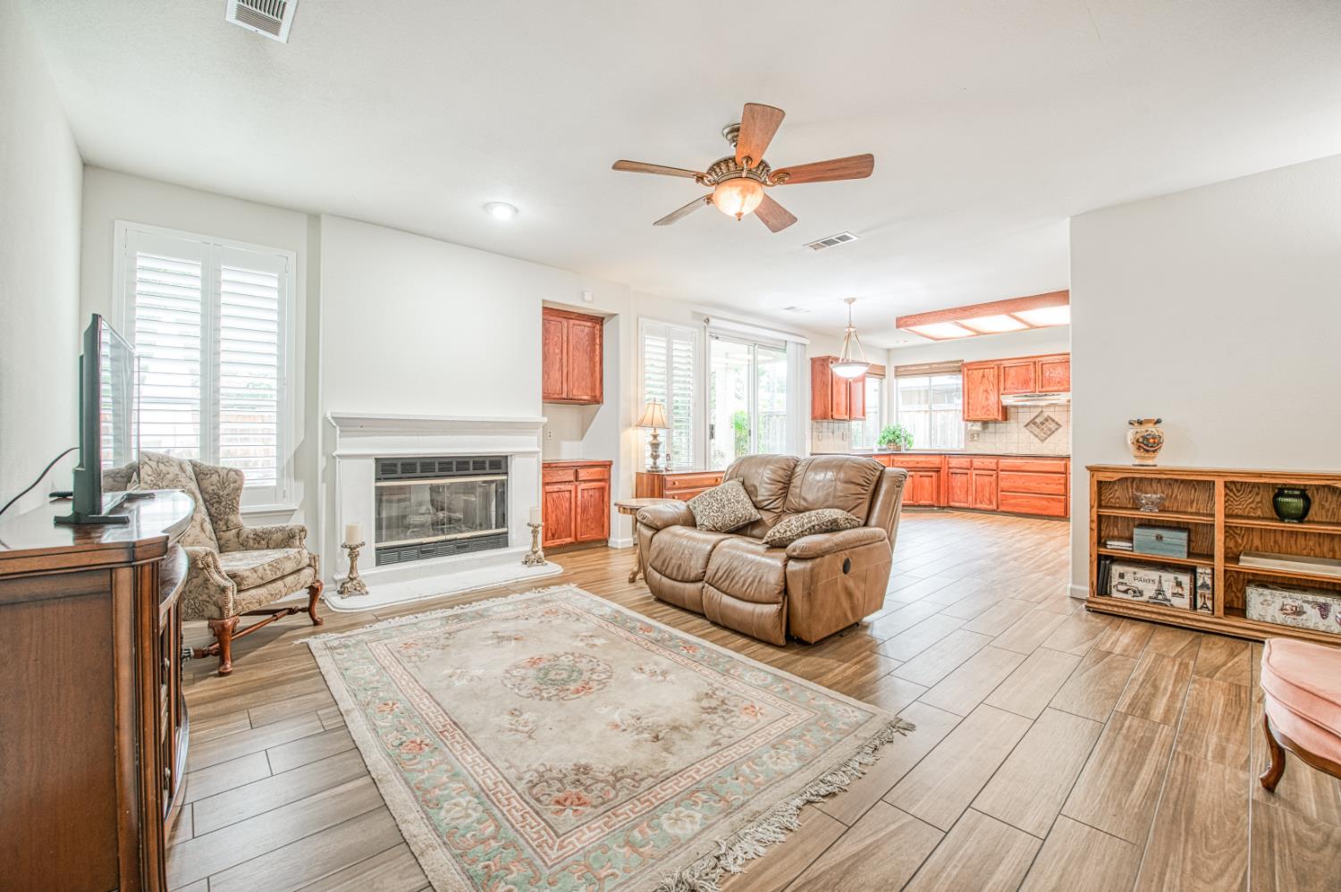 7285 N Cecelia Ave, Fresno, CA 93722