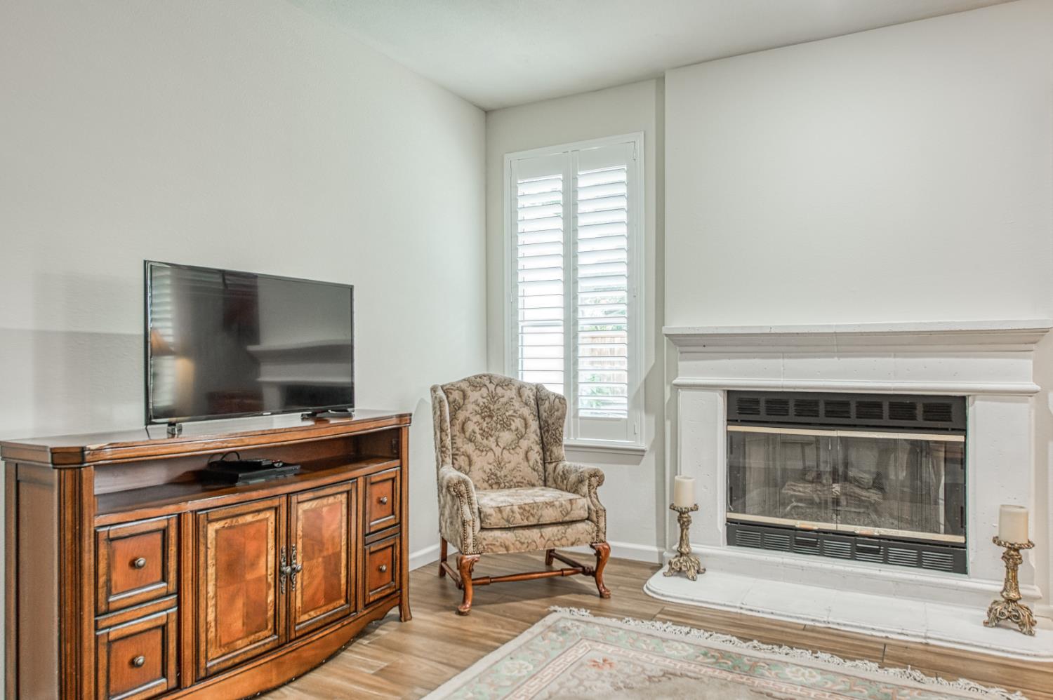 7285 N Cecelia Ave, Fresno, CA 93722