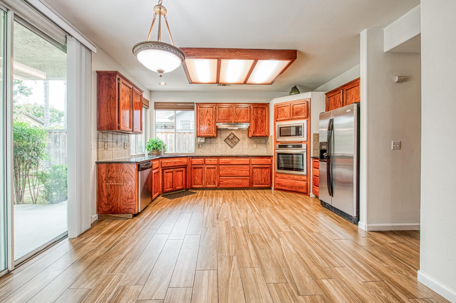 7285 N Cecelia Ave, Fresno, CA 93722