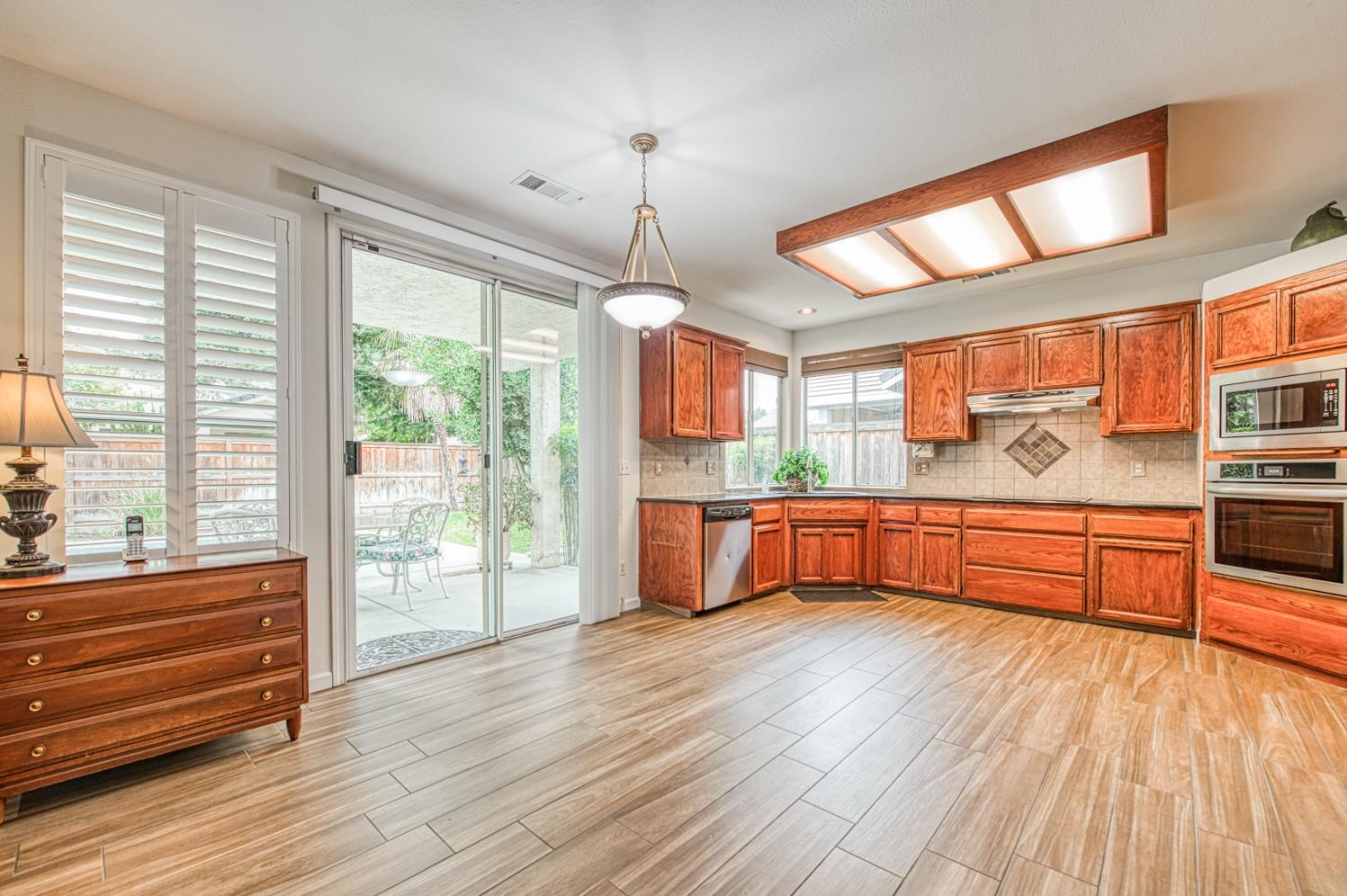 7285 N Cecelia Ave, Fresno, CA 93722