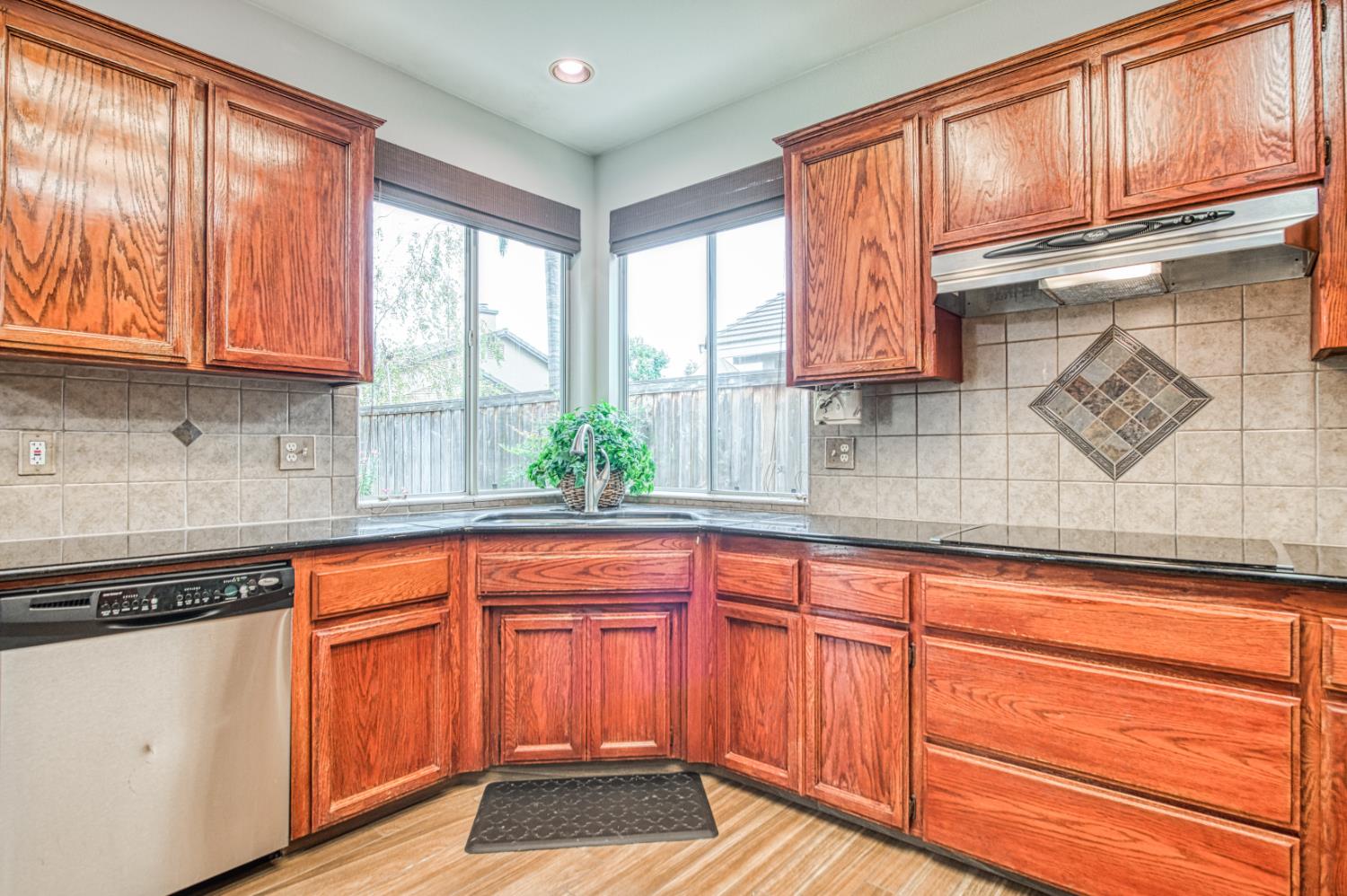 7285 N Cecelia Ave, Fresno, CA 93722