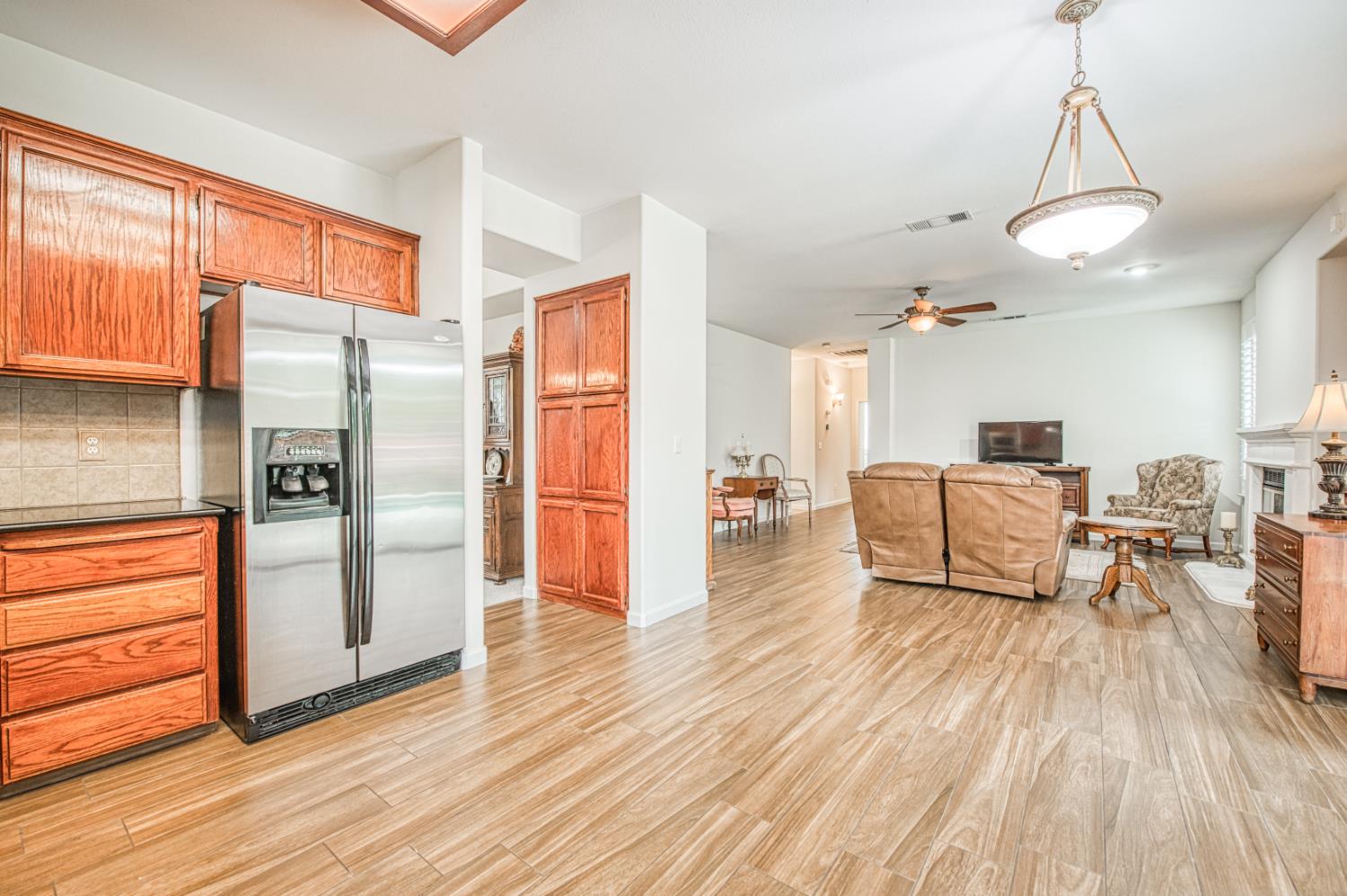 7285 N Cecelia Ave, Fresno, CA 93722