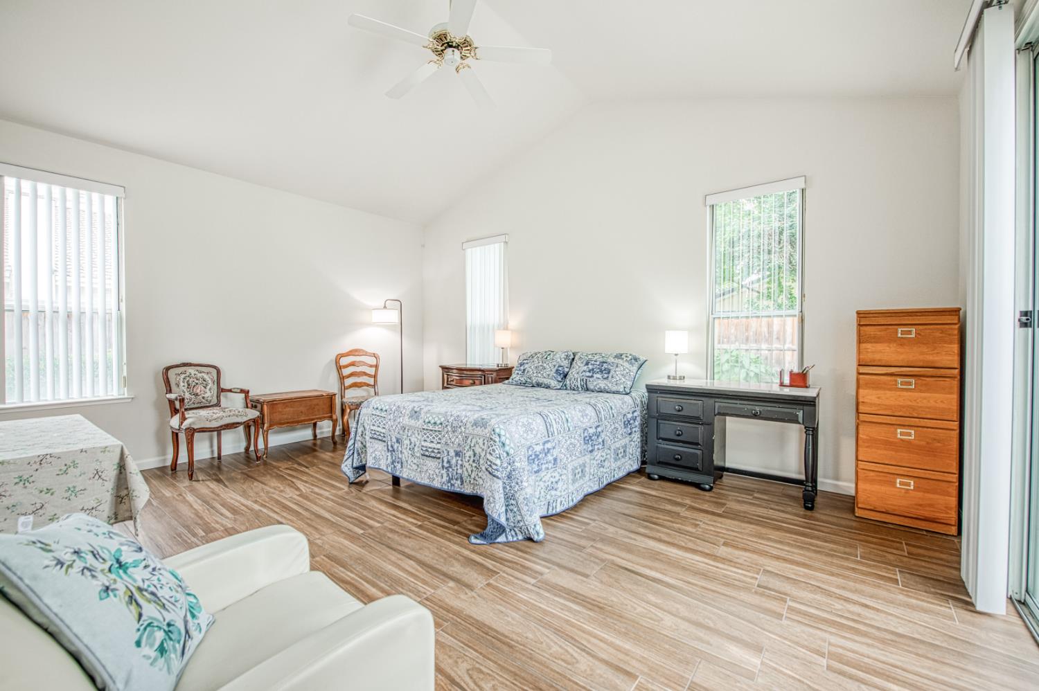 7285 N Cecelia Ave, Fresno, CA 93722