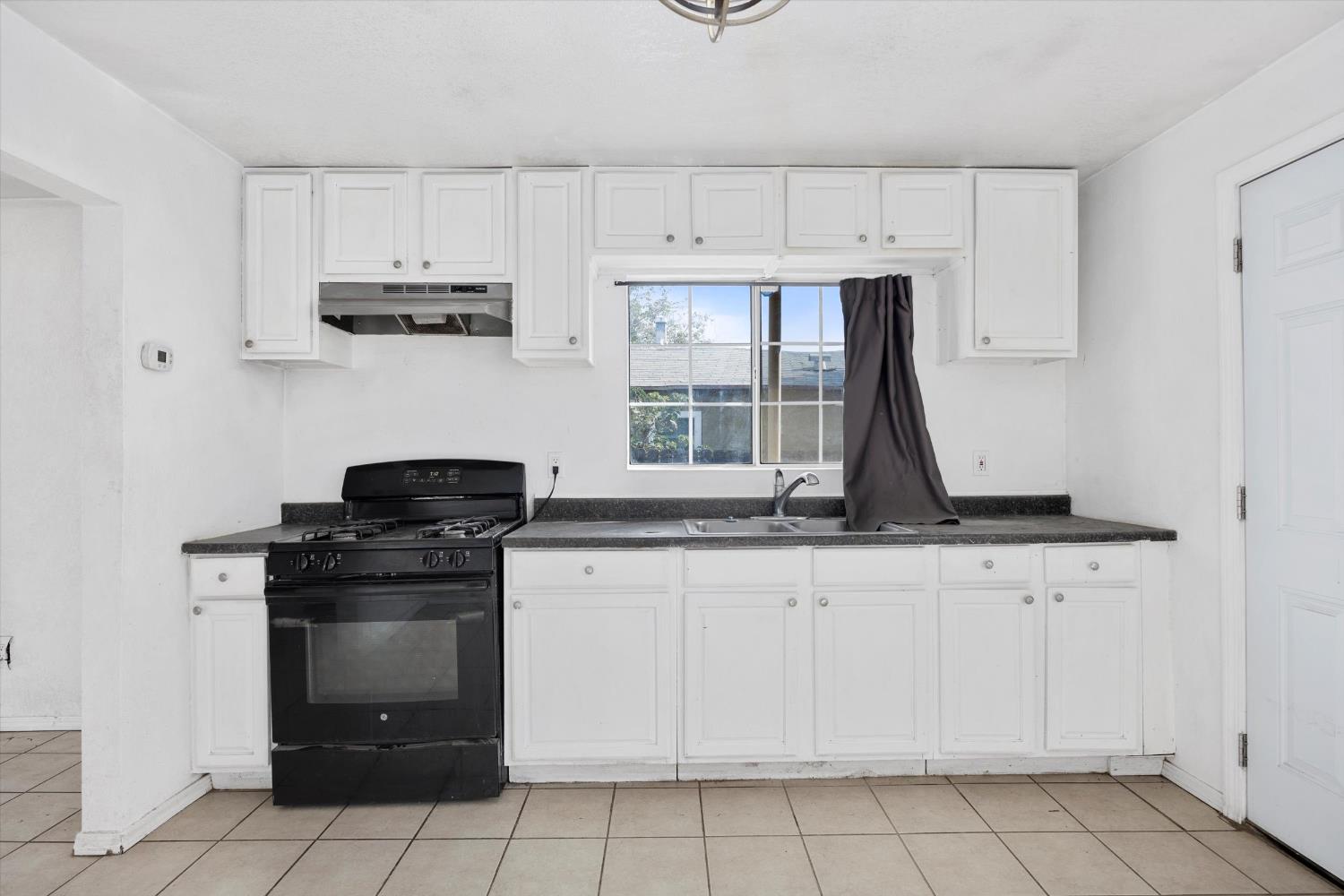 1425 Murdock St, Bakersfield, CA 93307