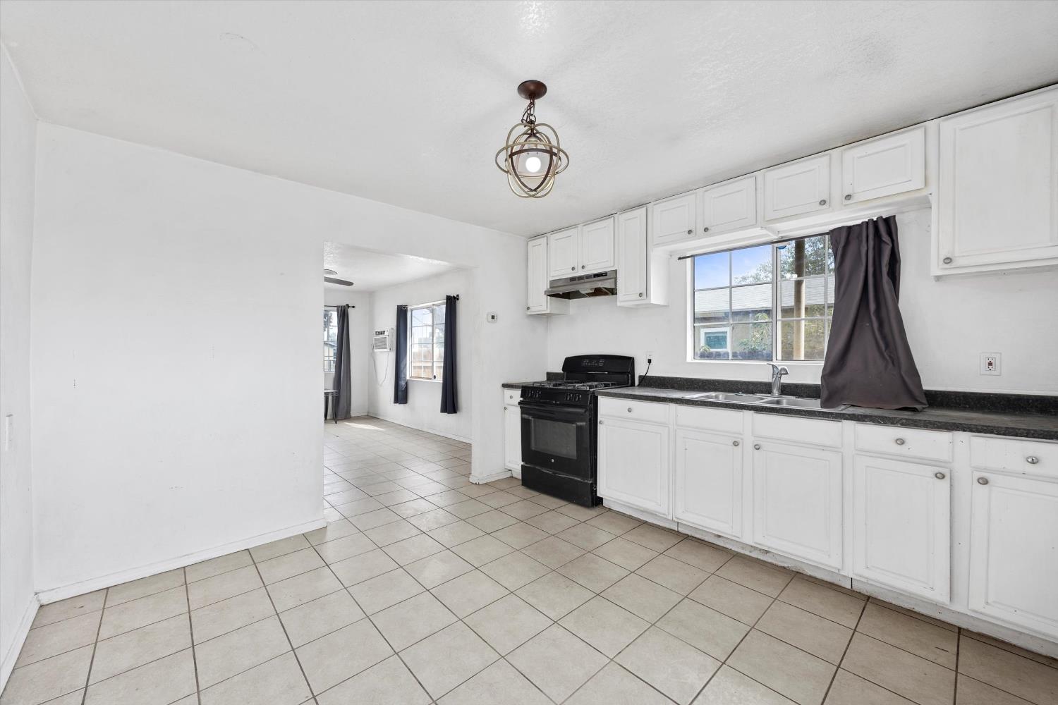 1425 Murdock St, Bakersfield, CA 93307