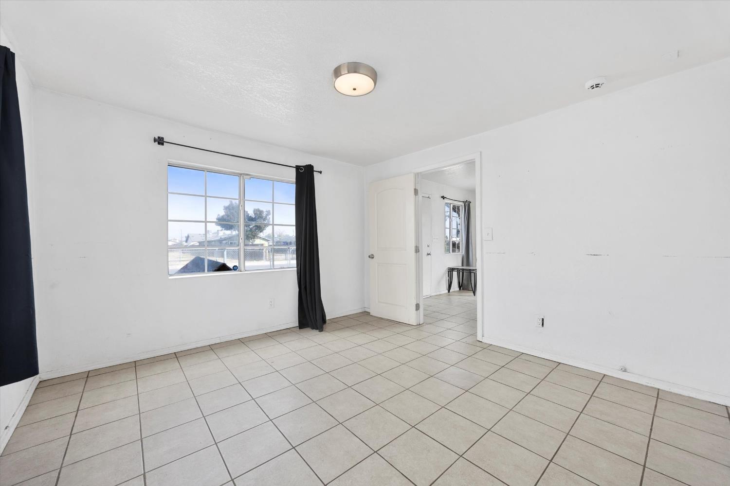 1425 Murdock St, Bakersfield, CA 93307