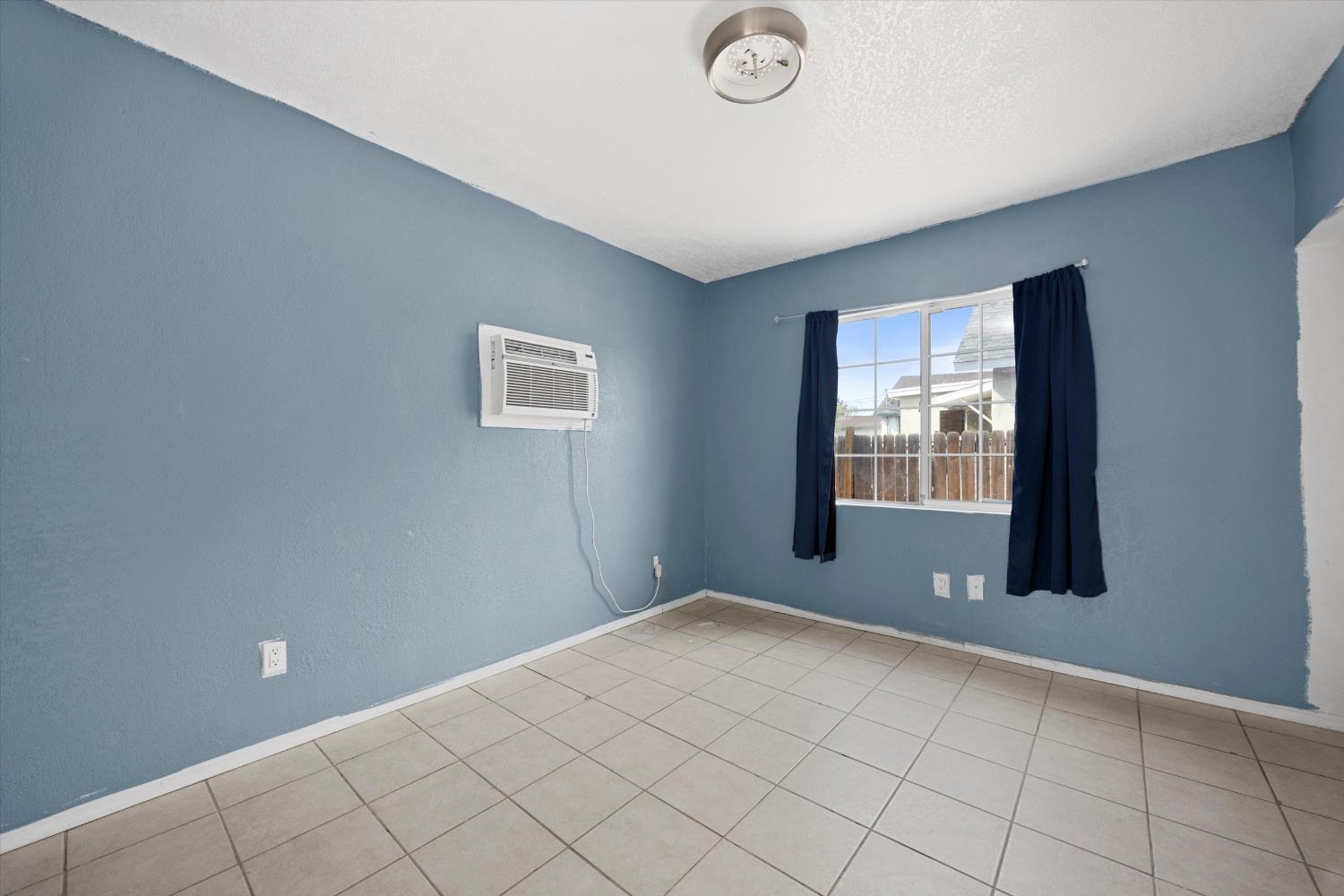 1425 Murdock St, Bakersfield, CA 93307