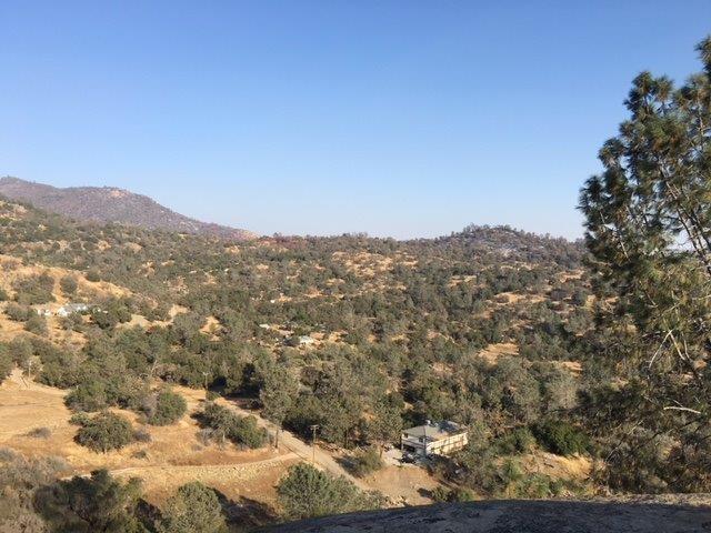 37 38 Lynx Ln, Prather, CA 93651