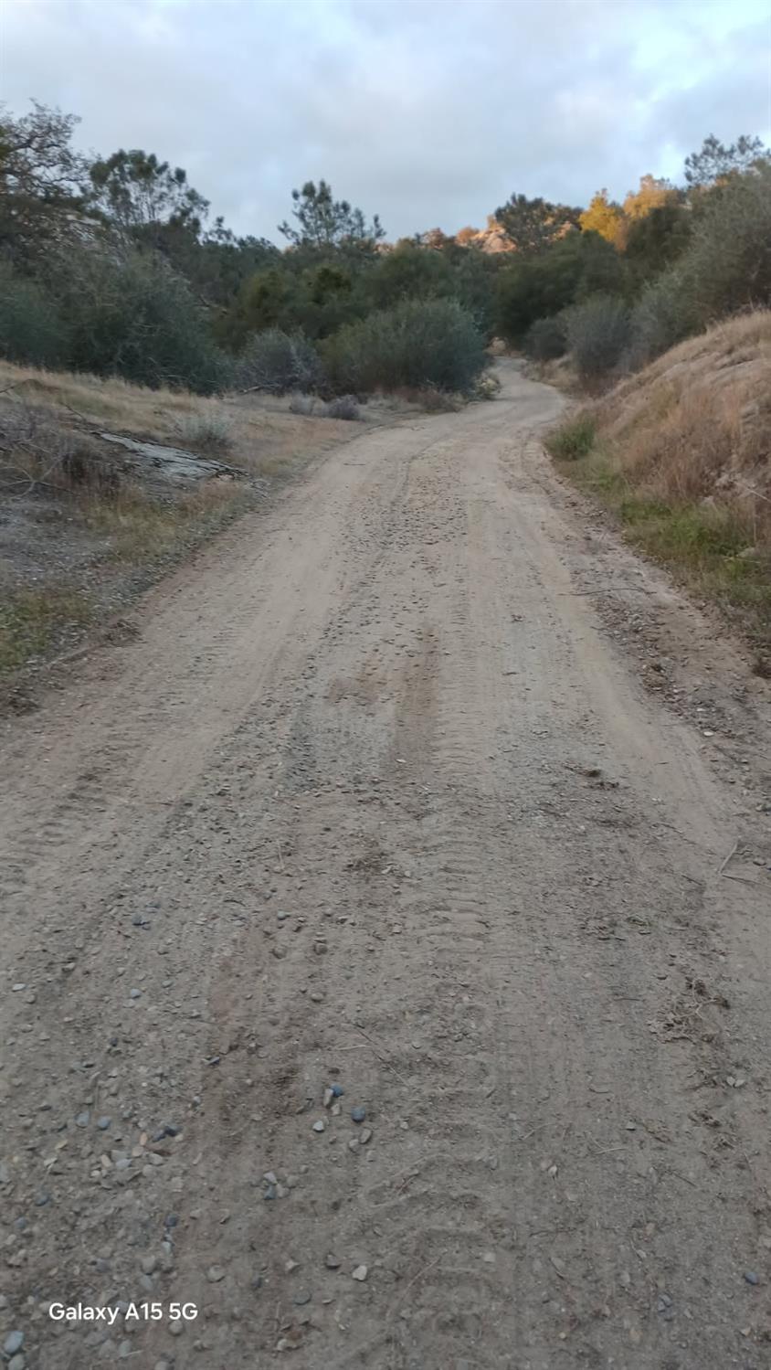 37 38 Lynx Ln, Prather, CA 93651