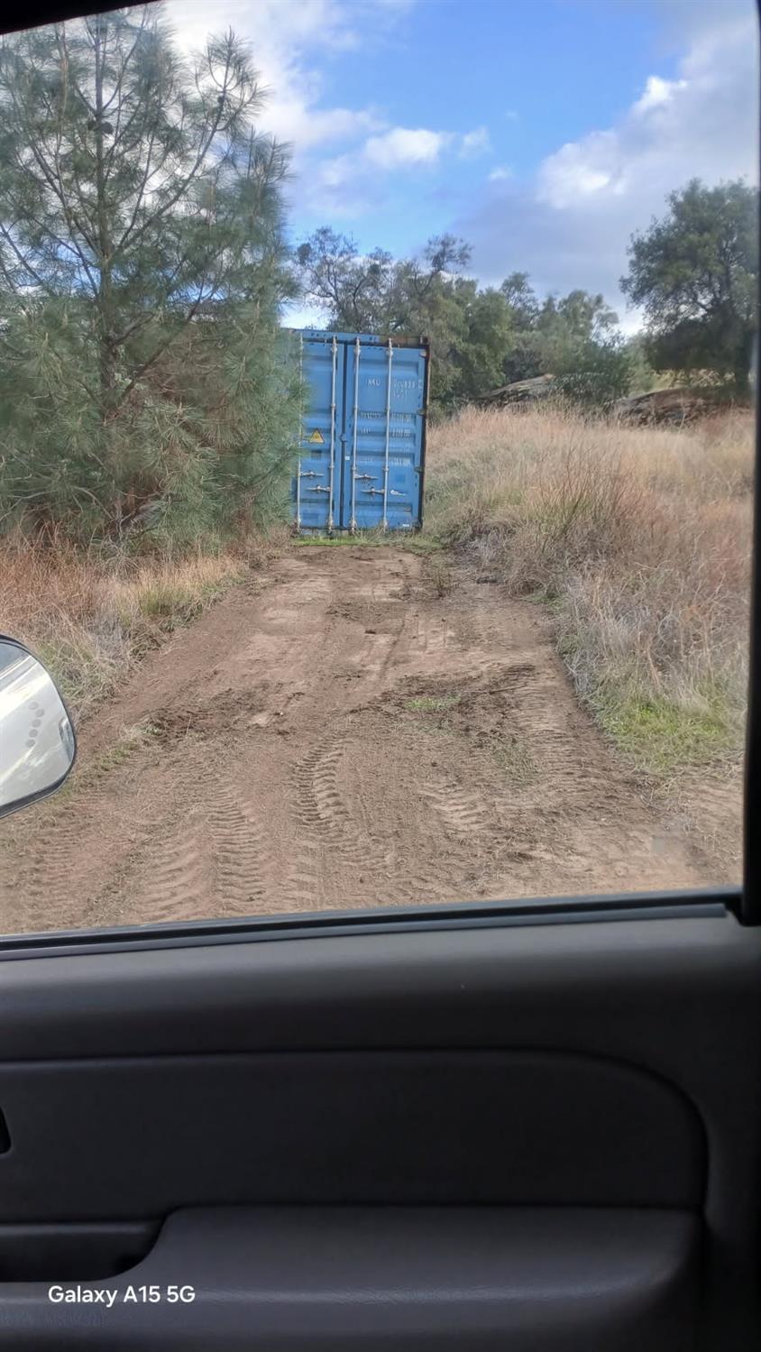 37 38 Lynx Ln, Prather, CA 93651