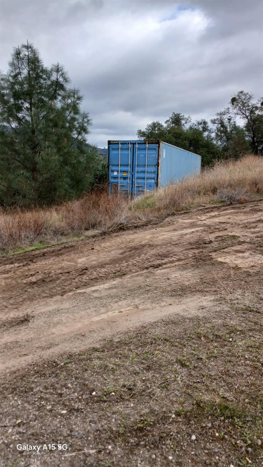 37 38 Lynx Ln, Prather, CA 93651