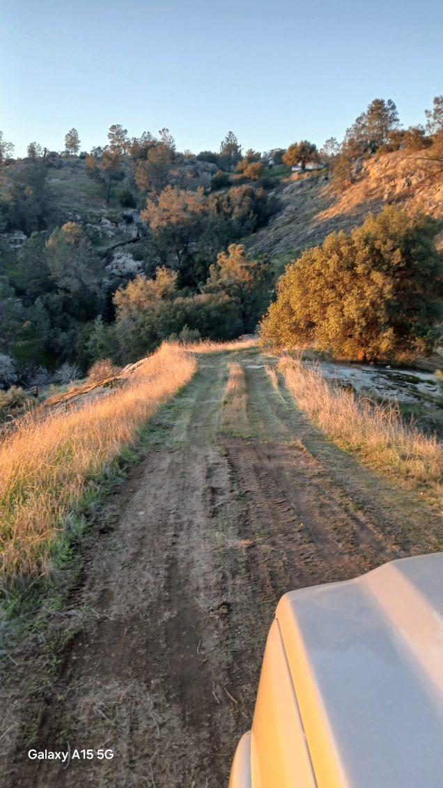 37 38 Lynx Ln, Prather, CA 93651