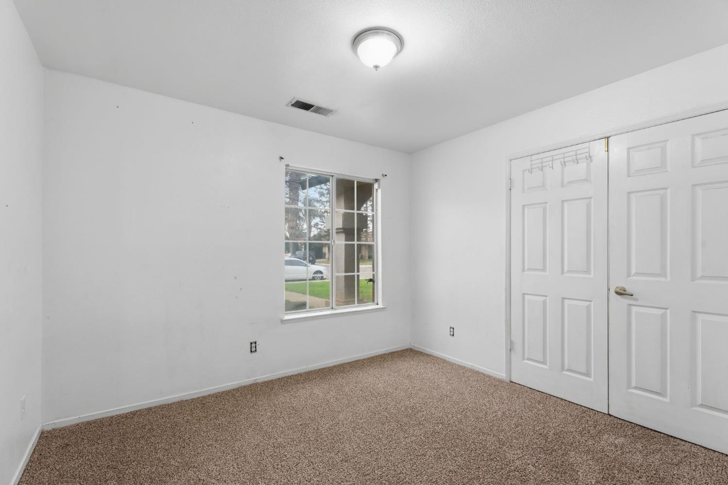 718 Gamay Ave, Madera, CA 93637