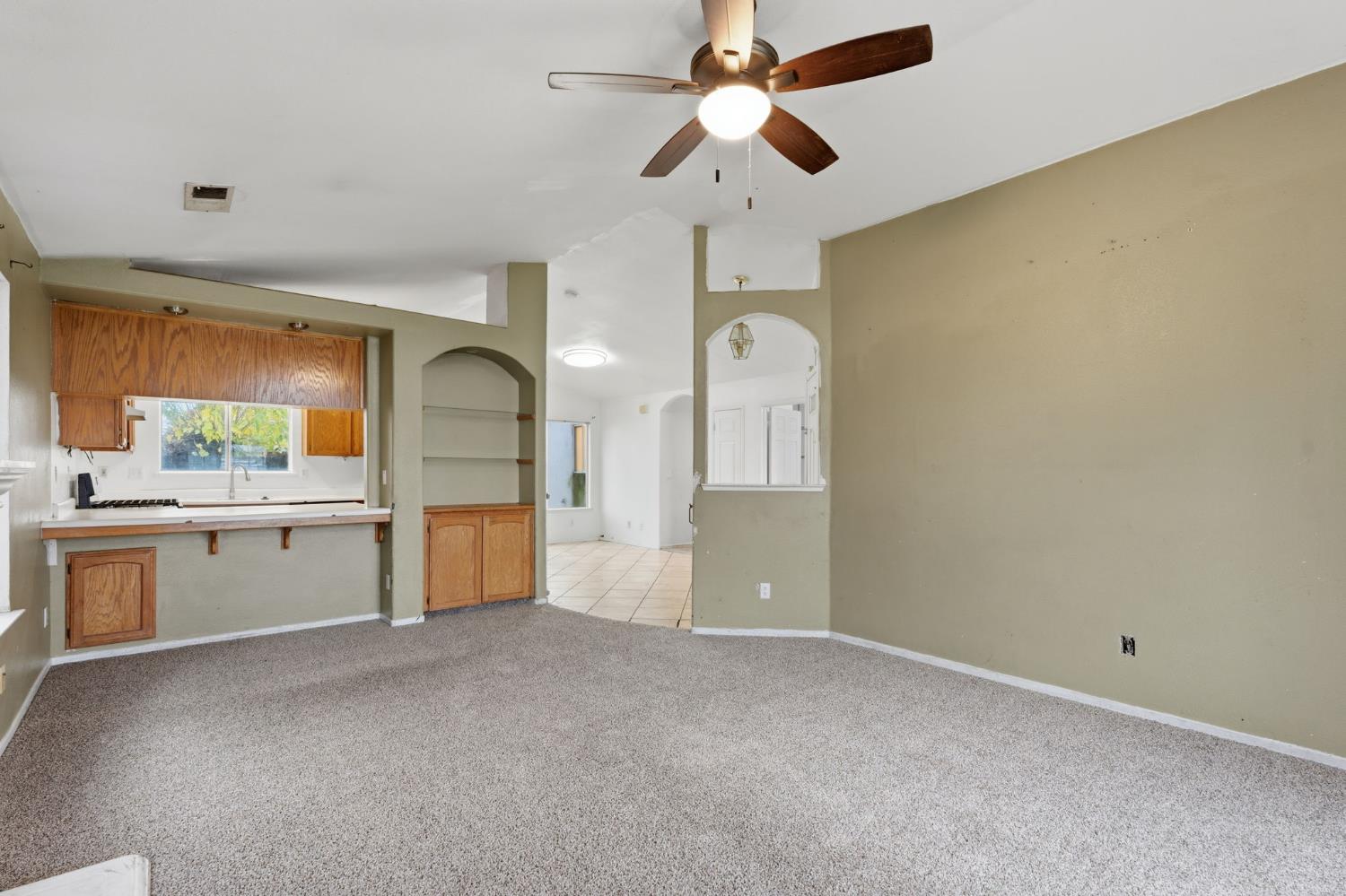 718 Gamay Ave, Madera, CA 93637