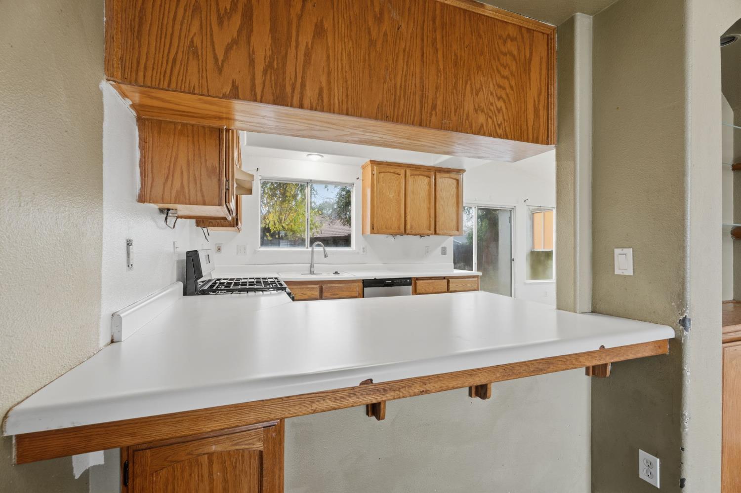 718 Gamay Ave, Madera, CA 93637