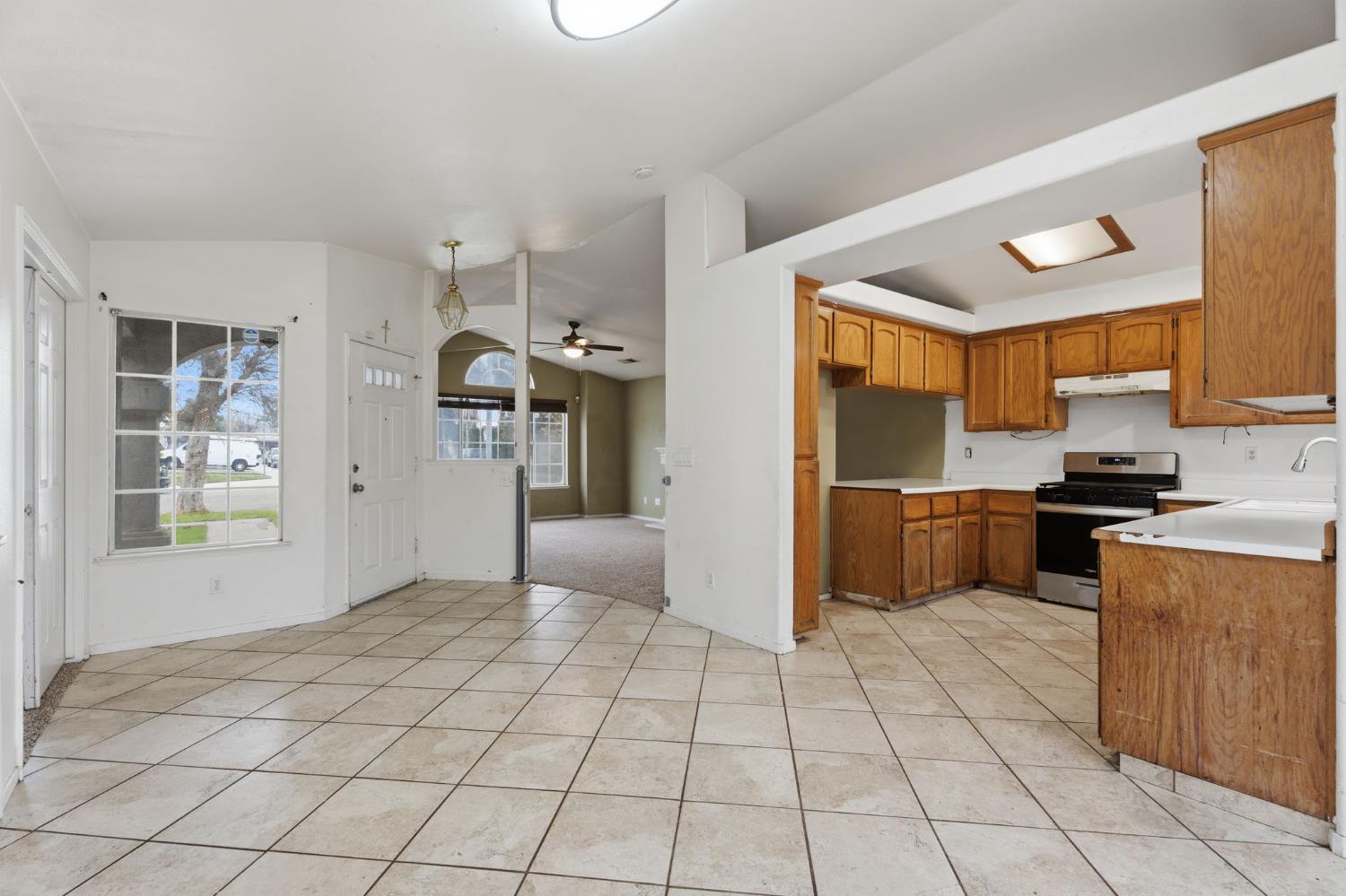 718 Gamay Ave, Madera, CA 93637