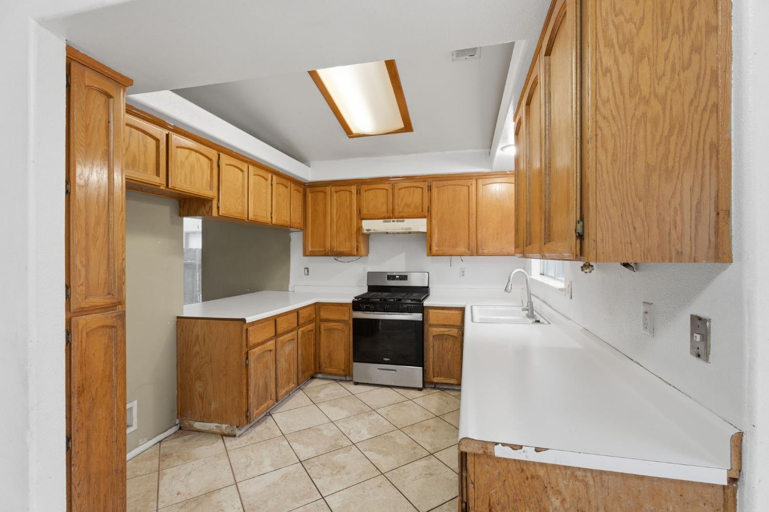 718 Gamay Ave, Madera, CA 93637