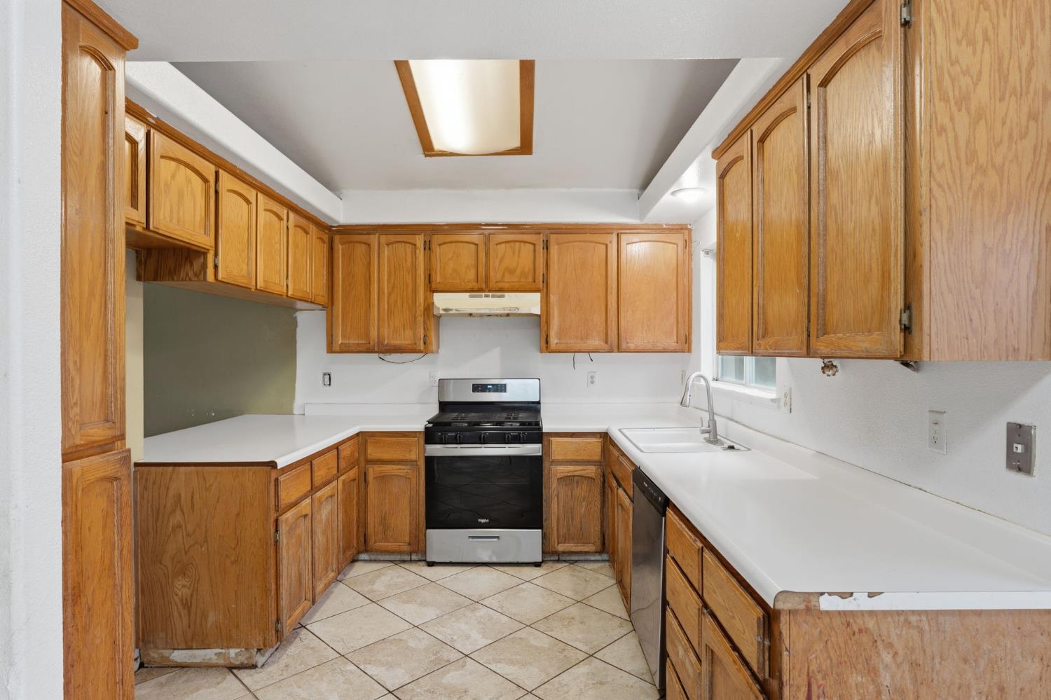 718 Gamay Ave, Madera, CA 93637