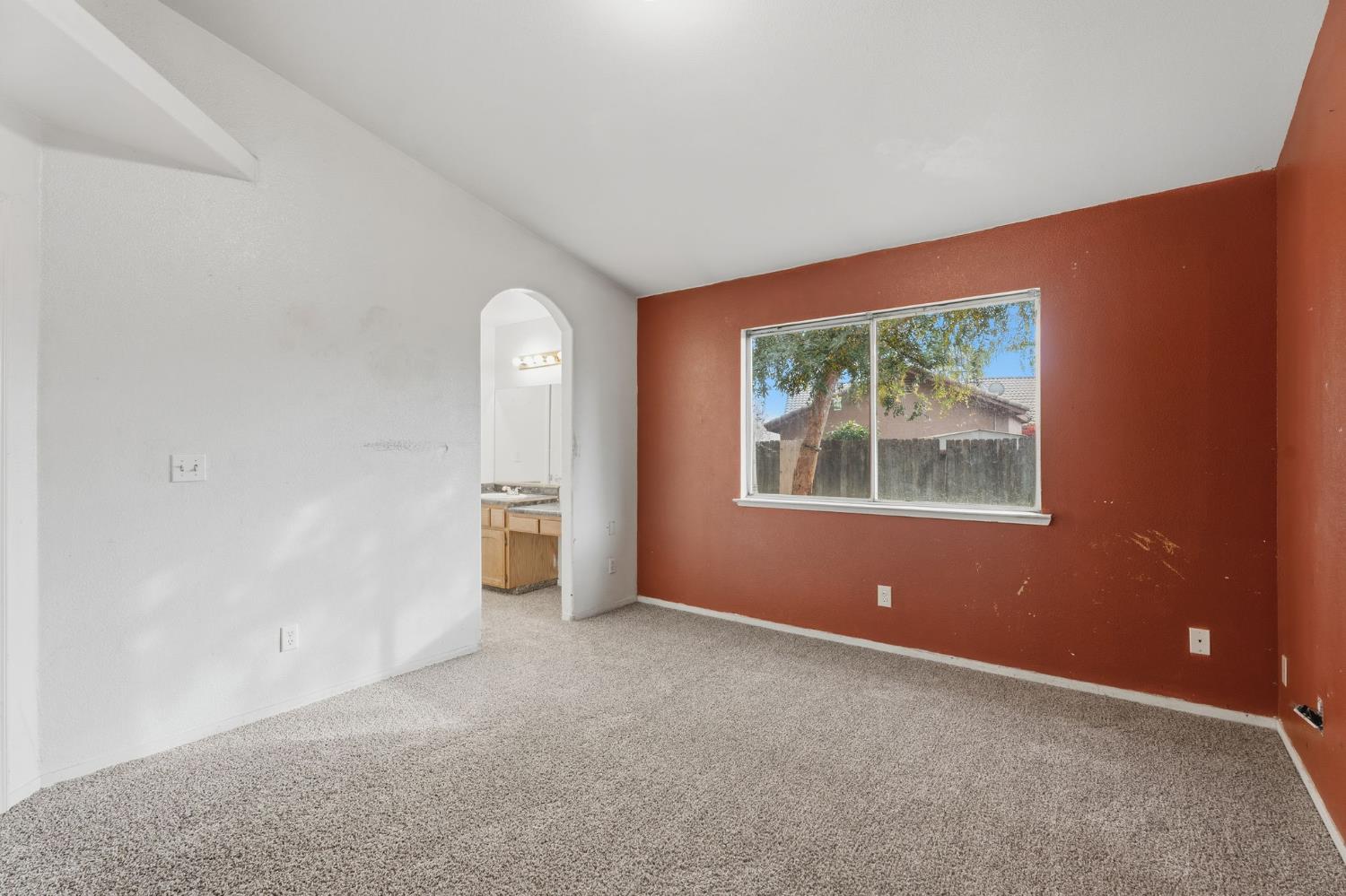 718 Gamay Ave, Madera, CA 93637