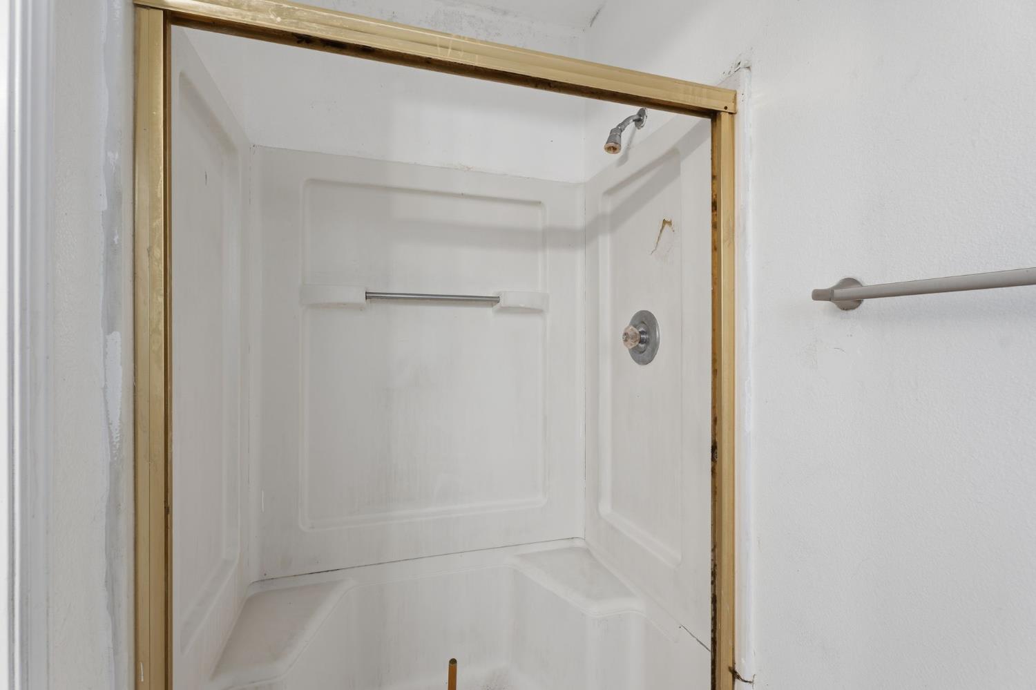 718 Gamay Ave, Madera, CA 93637