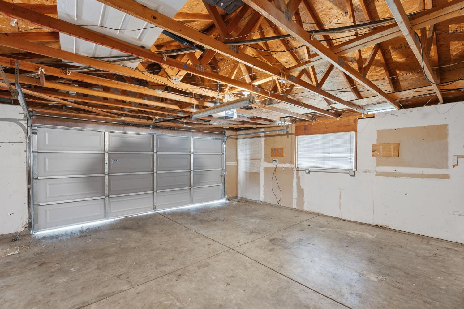 718 Gamay Ave, Madera, CA 93637