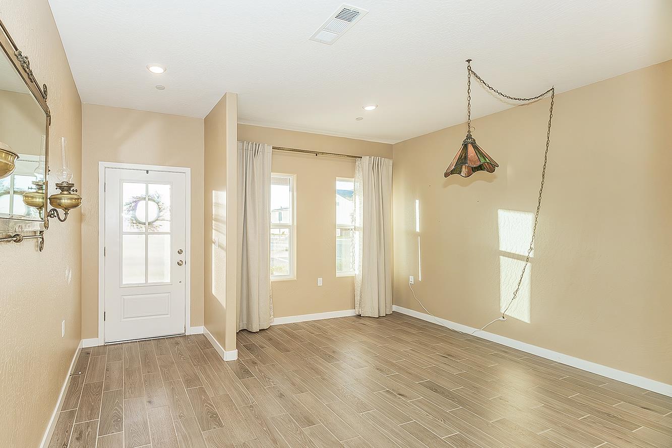 3301 La Mirada Ave, Clovis, CA 93619