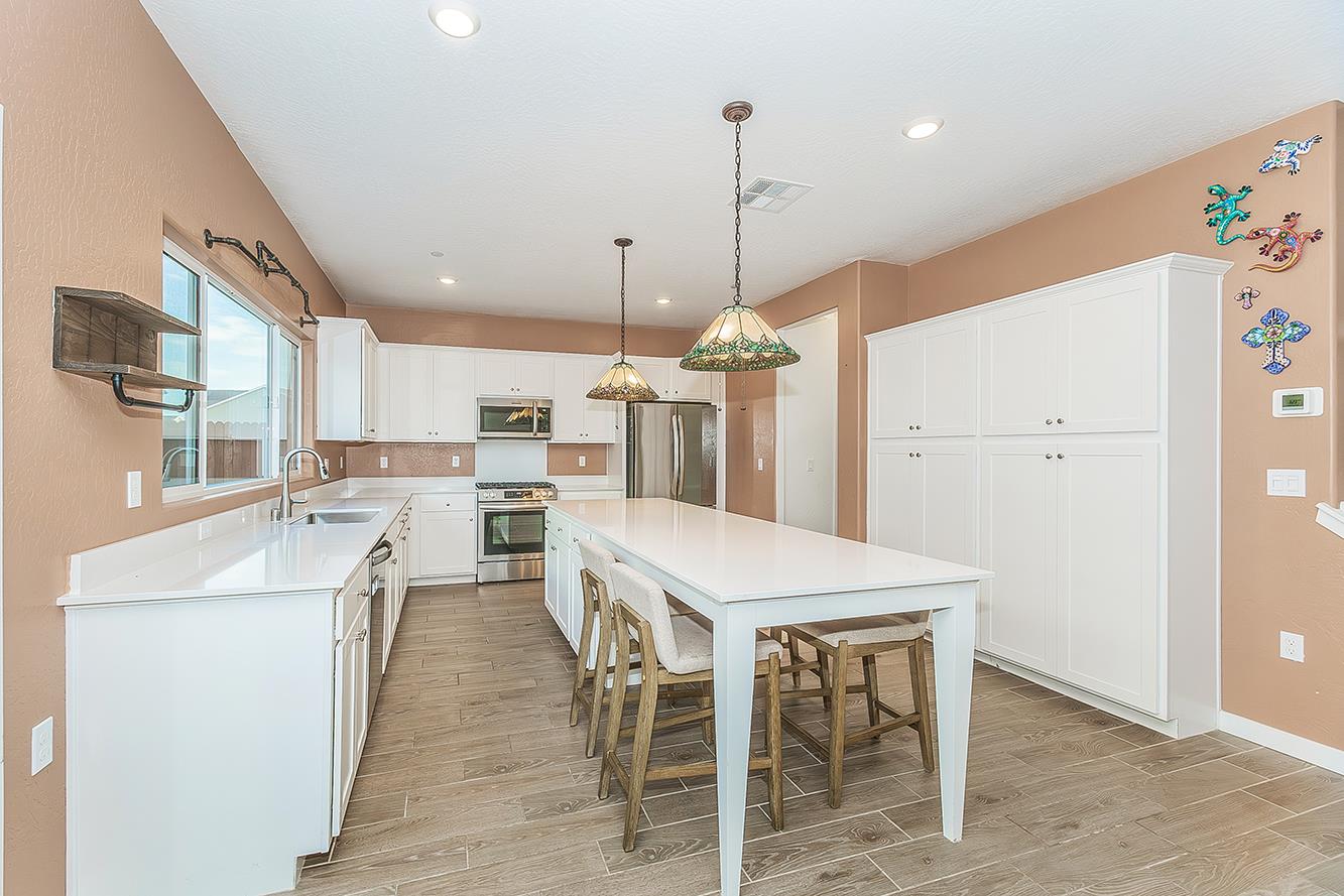 3301 La Mirada Ave, Clovis, CA 93619