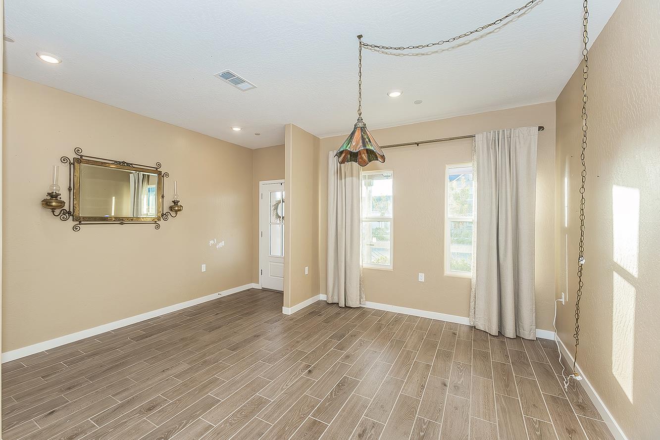 3301 La Mirada Ave, Clovis, CA 93619