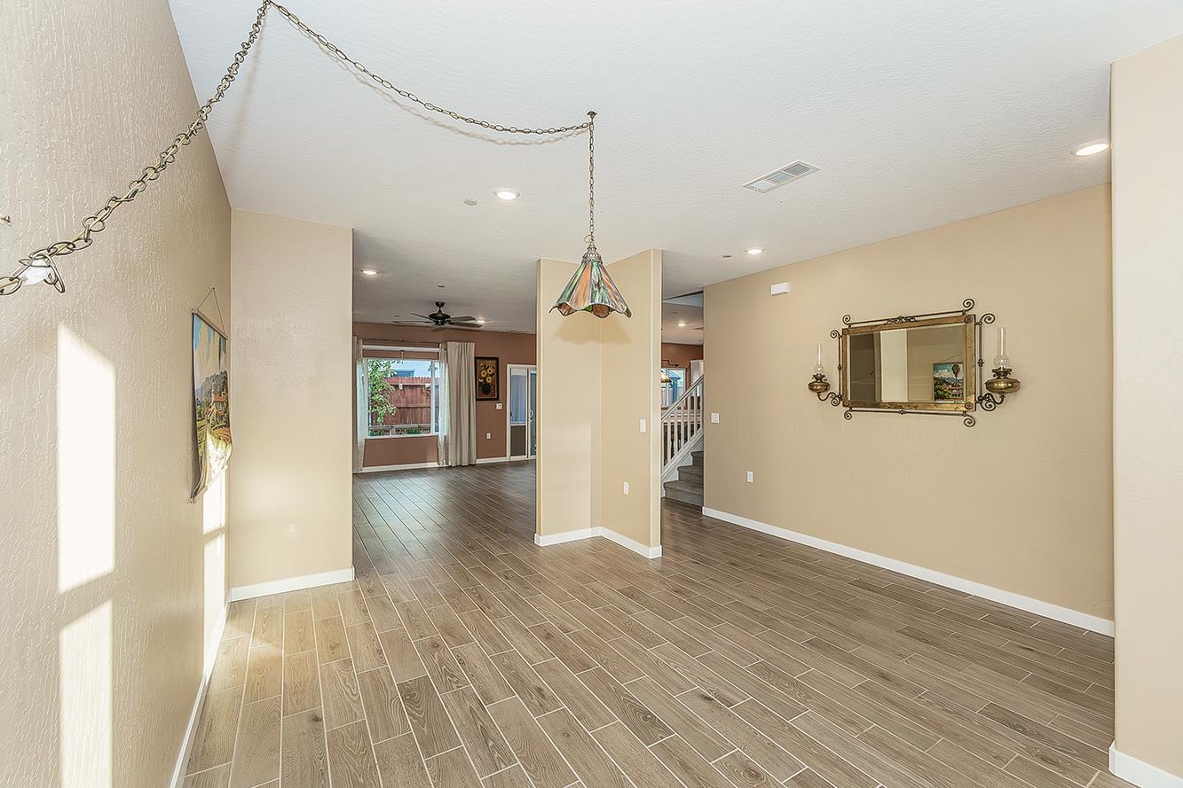 3301 La Mirada Ave, Clovis, CA 93619