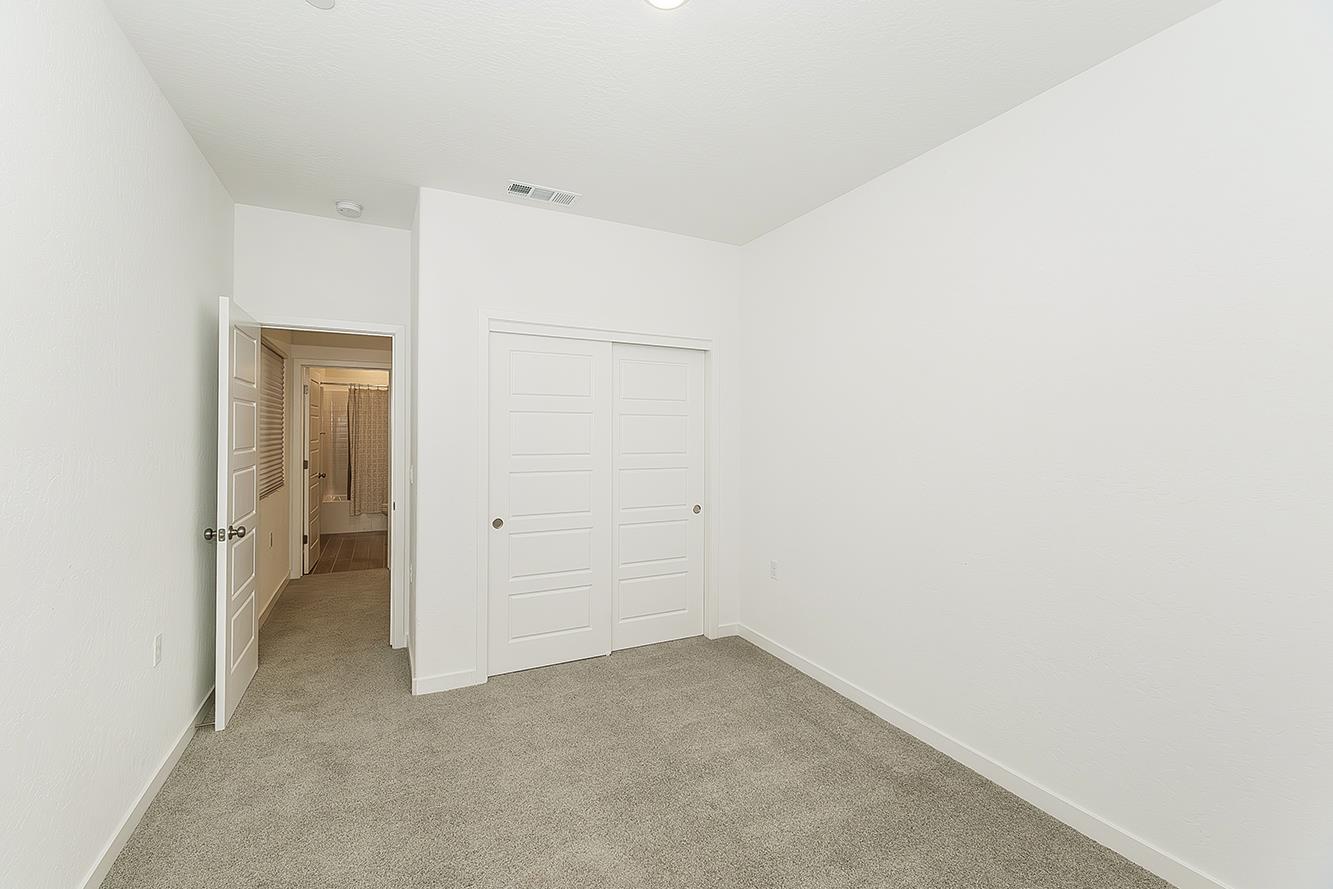 3301 La Mirada Ave, Clovis, CA 93619