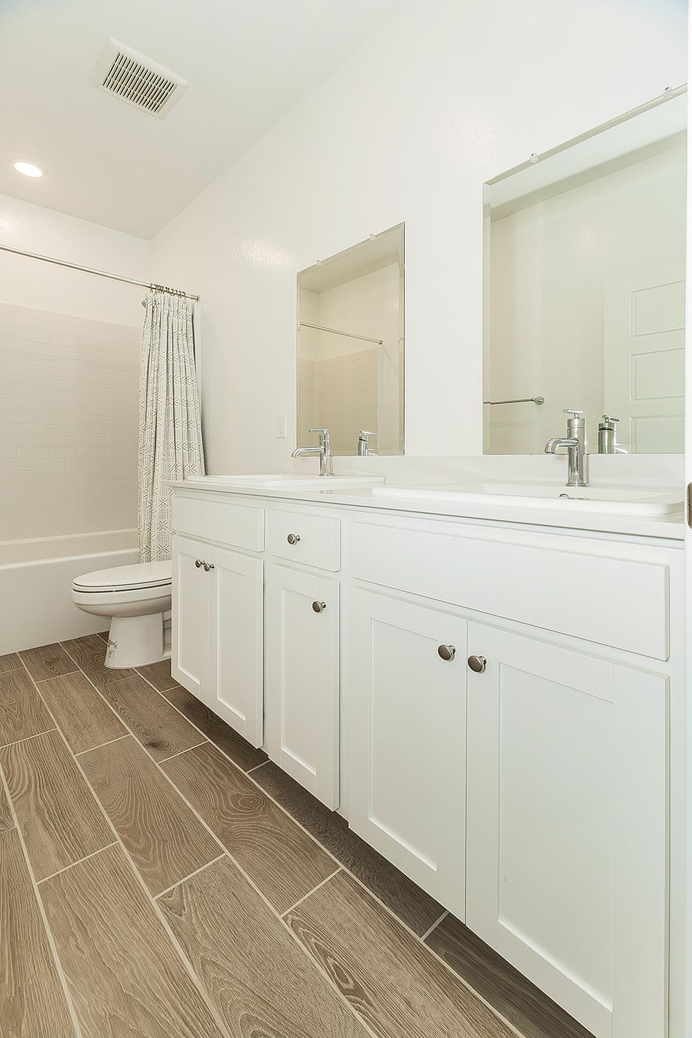 3301 La Mirada Ave, Clovis, CA 93619