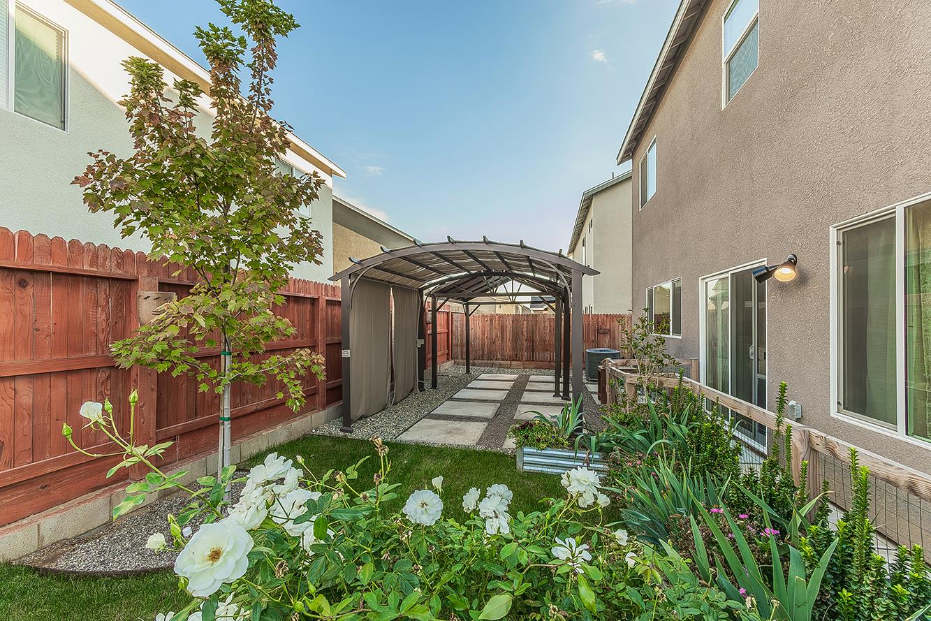 3301 La Mirada Ave, Clovis, CA 93619