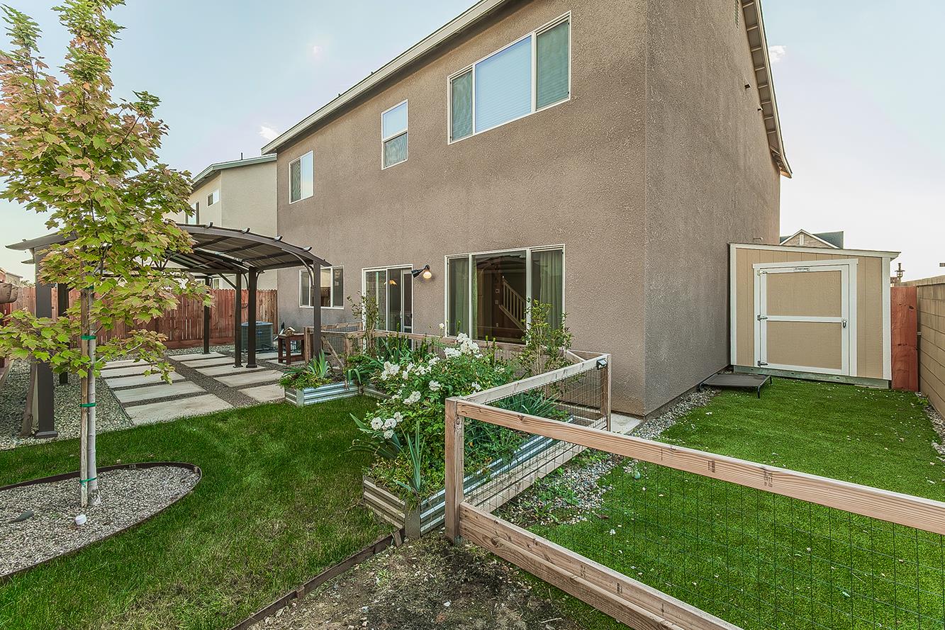 3301 La Mirada Ave, Clovis, CA 93619