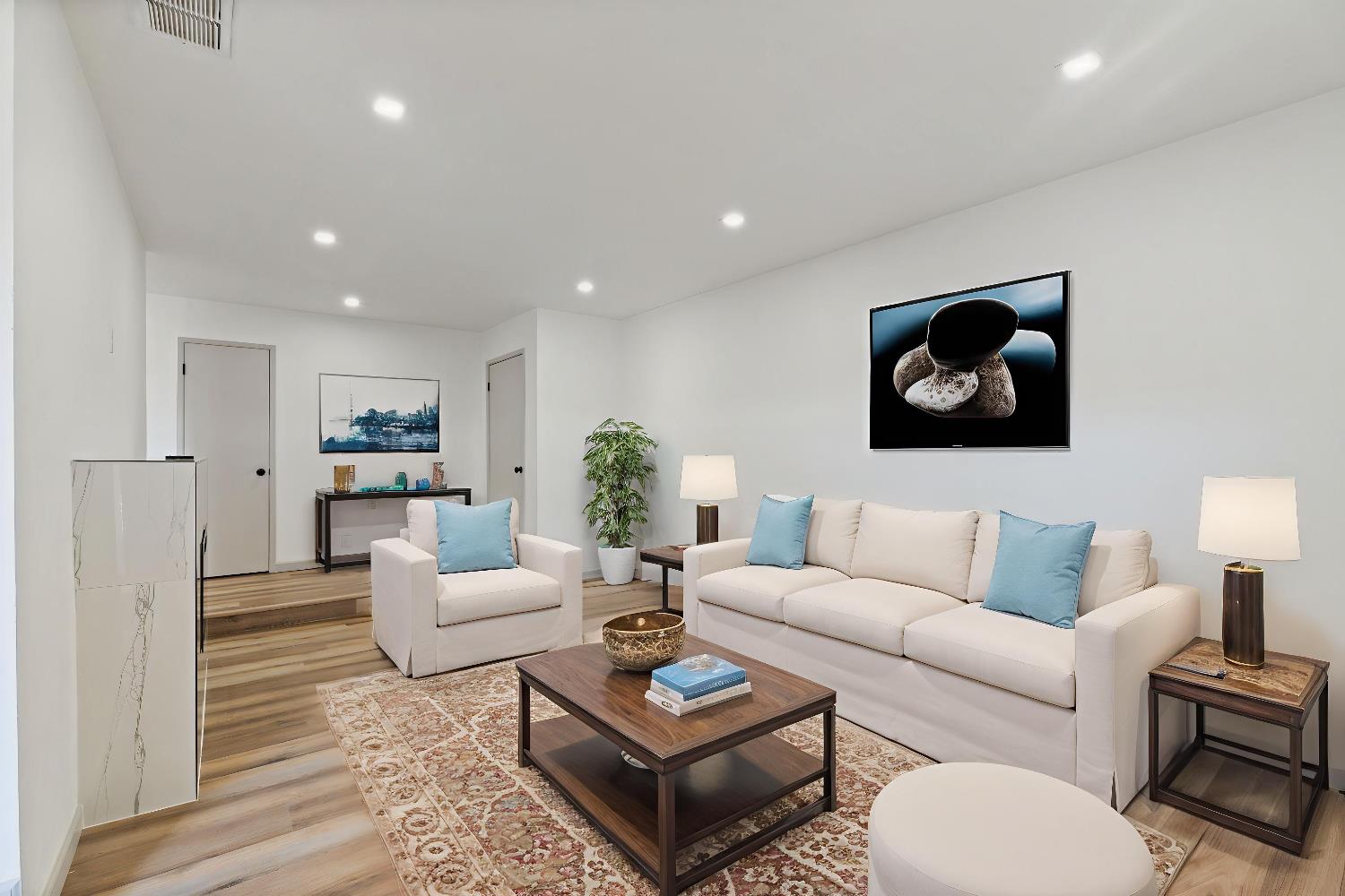 24 Sunnyside Ave, Clovis, CA 93611