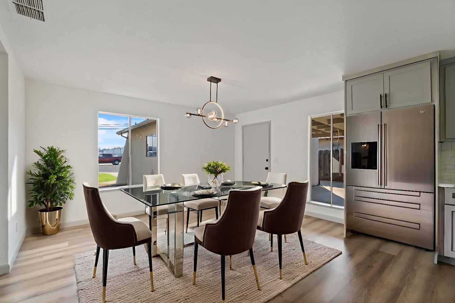 24 Sunnyside Ave, Clovis, CA 93611