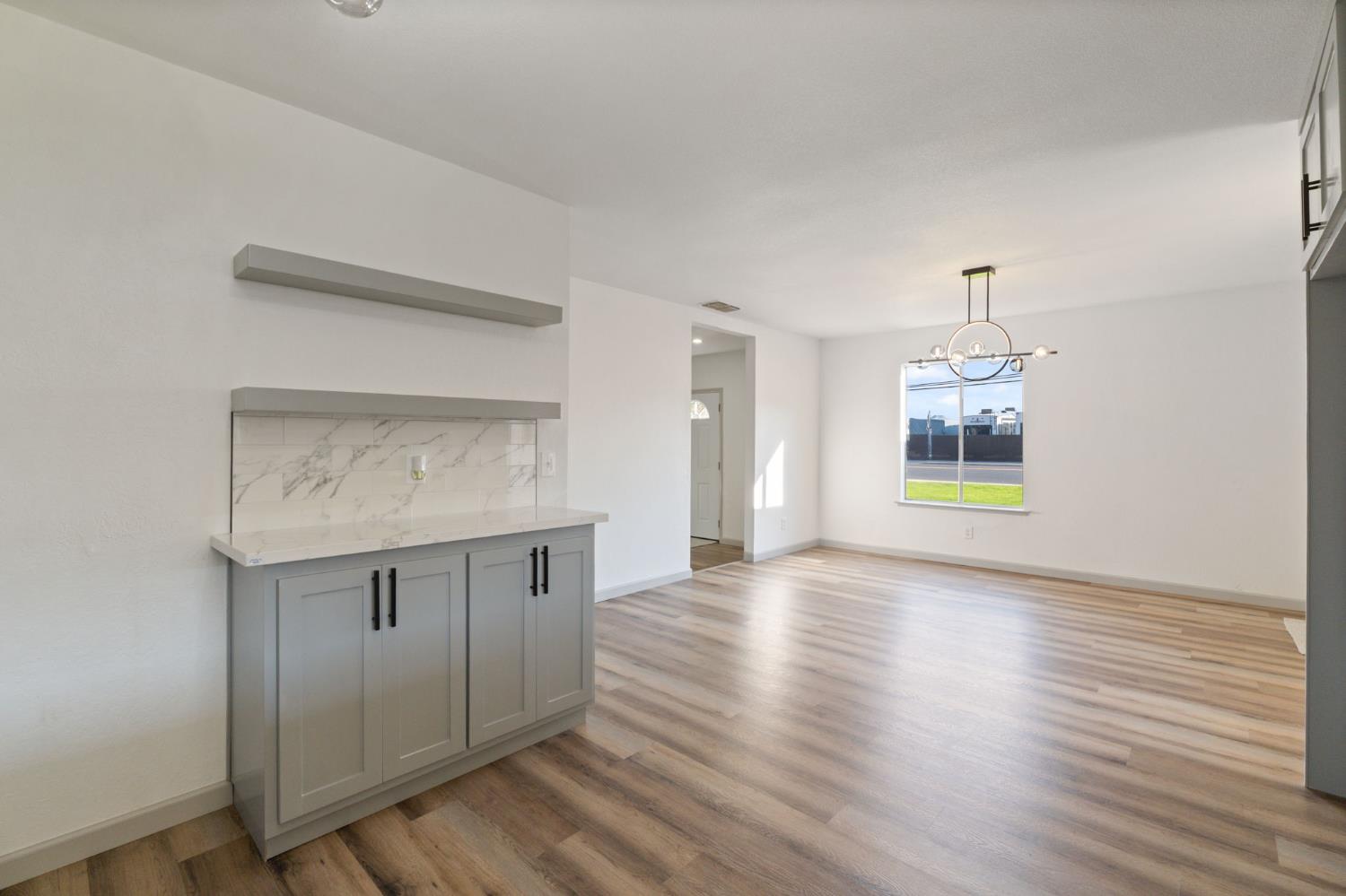 24 Sunnyside Ave, Clovis, CA 93611