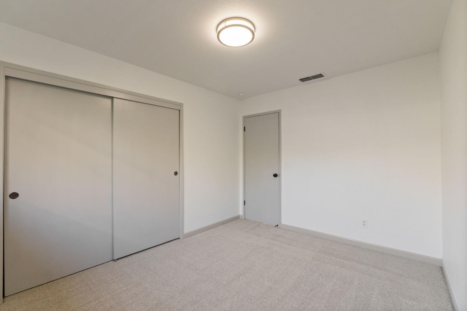 24 Sunnyside Ave, Clovis, CA 93611