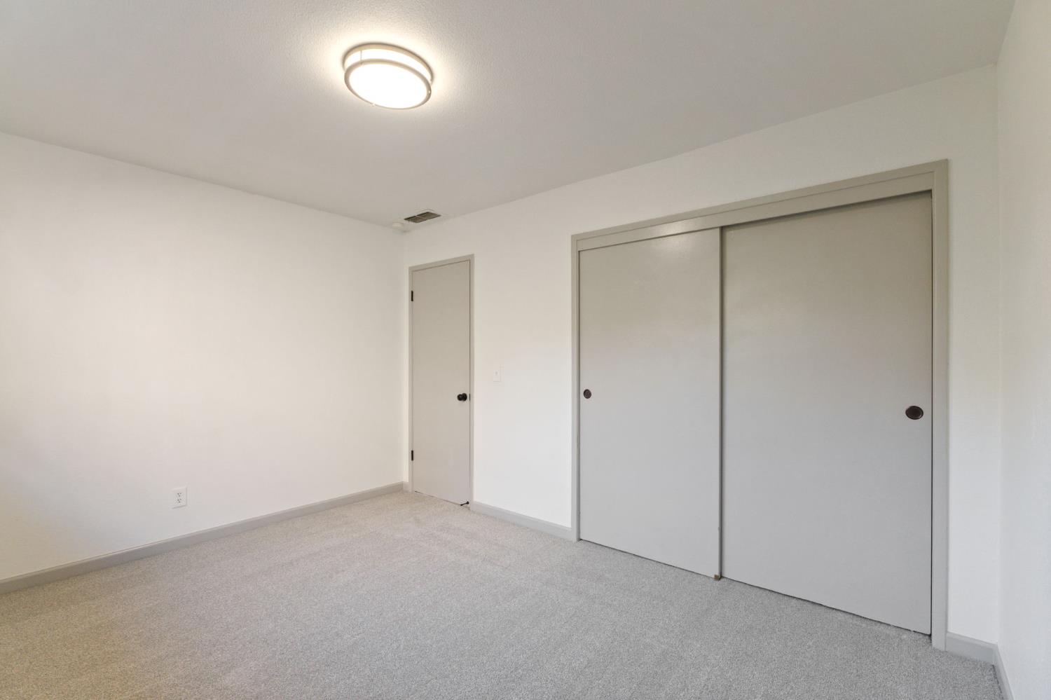 24 Sunnyside Ave, Clovis, CA 93611